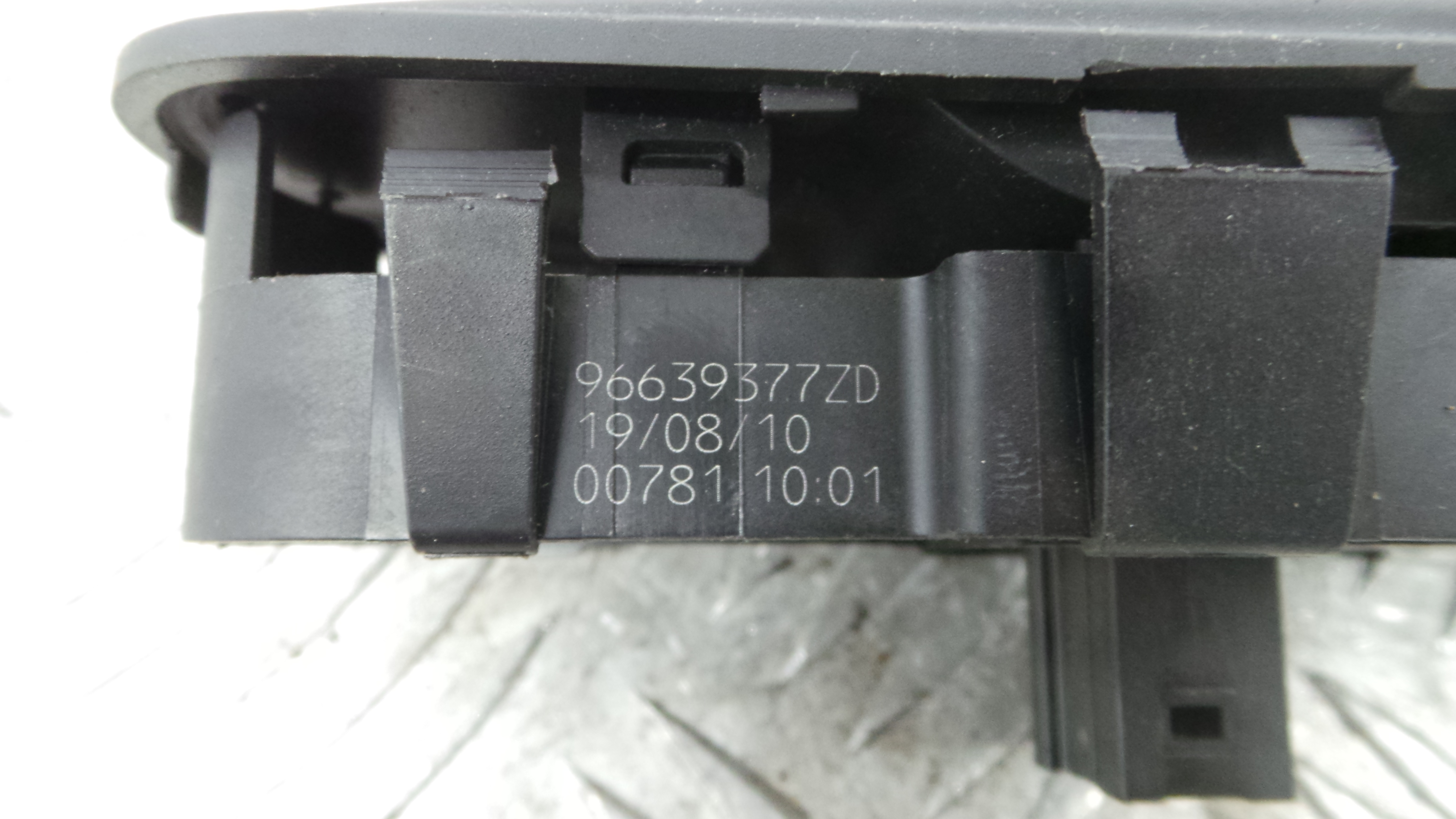 Interruptor / Comando Elevador Vidro Frente Dto  96639377ZD - CITROËN C4 PICASSO I Veículo multius-36756848