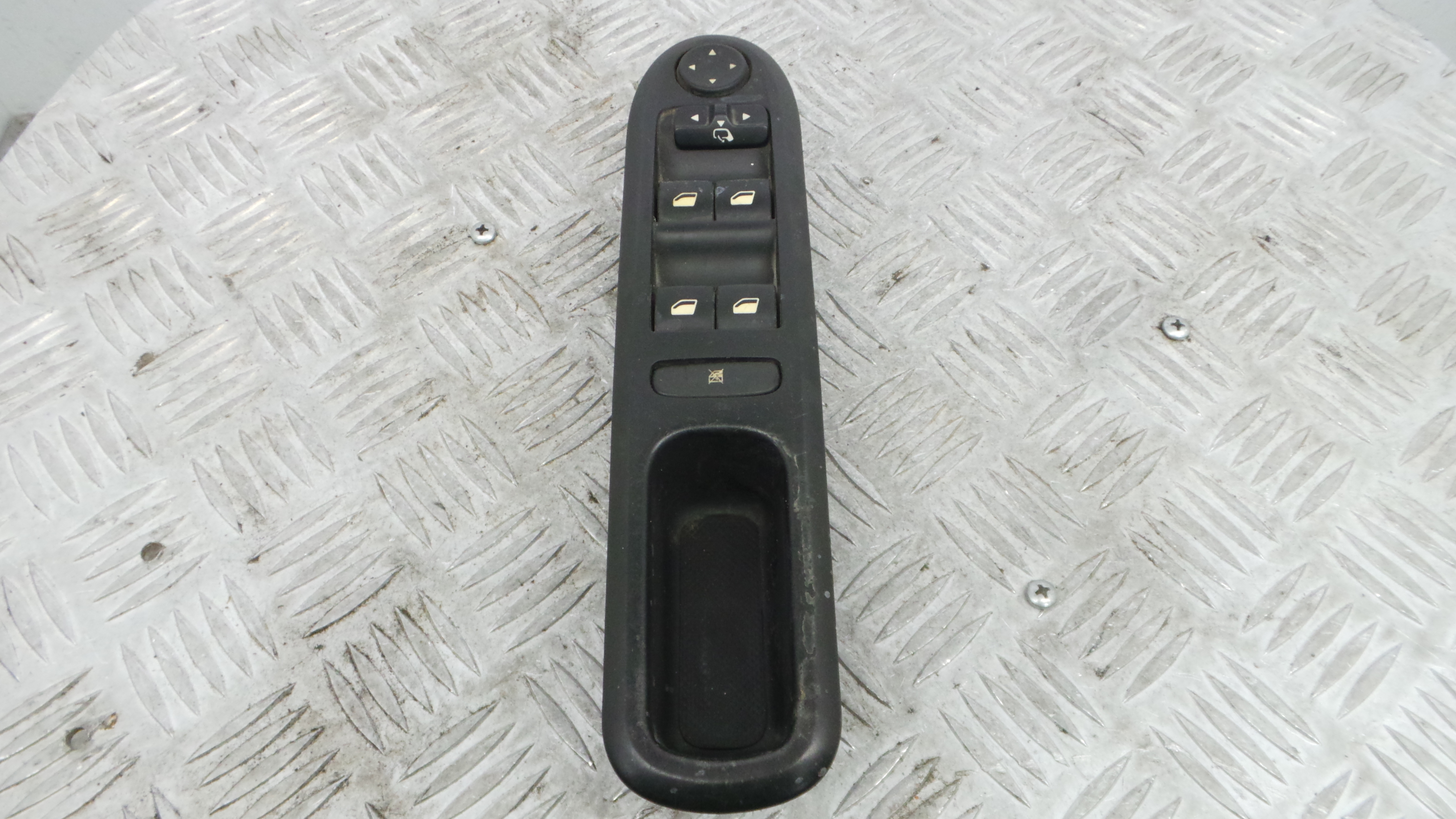 Interruptor / Comando Elevador Vidro Frente Esq  96468704XT - PEUGEOT 407 SW (6E_, 6D_)-36756853