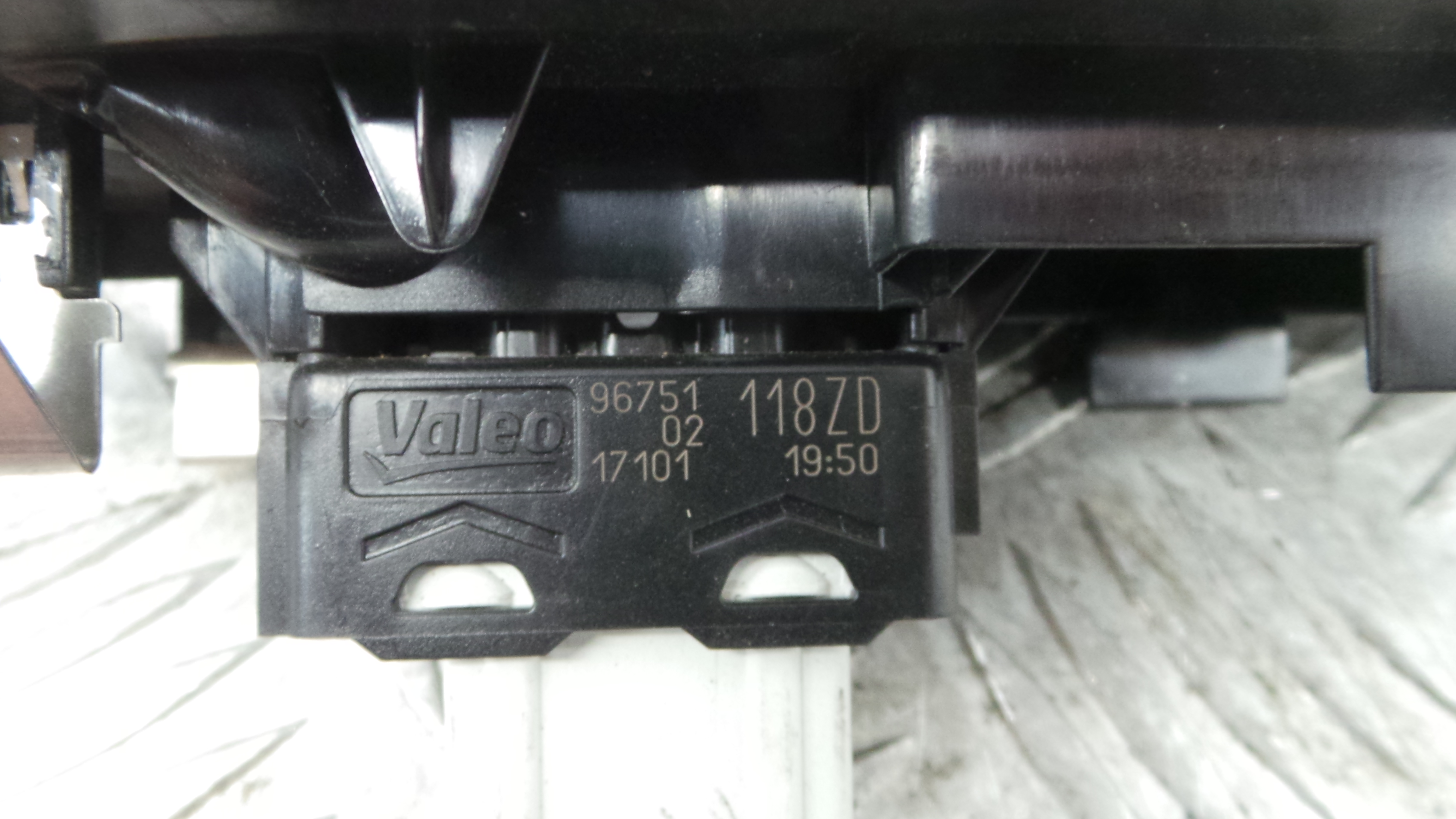 Interruptor / Comando Elevador Vidro Frente Dto  96751118ZD - PEUGEOT 208 I (CA_, CC_)-36756856