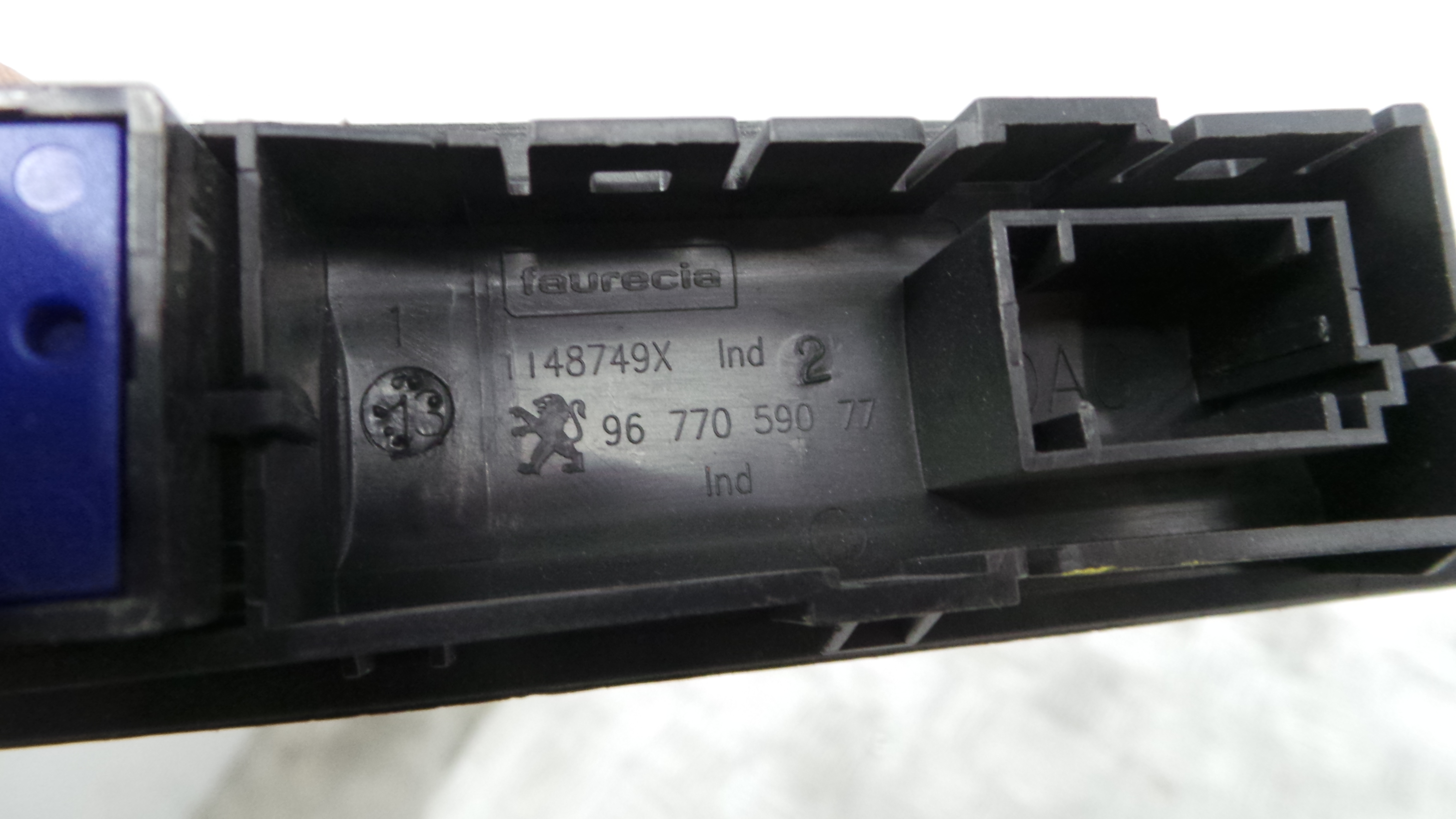 Comando Multifunções 9677059077 - PEUGEOT 208 I (CA_, CC_)-36756938