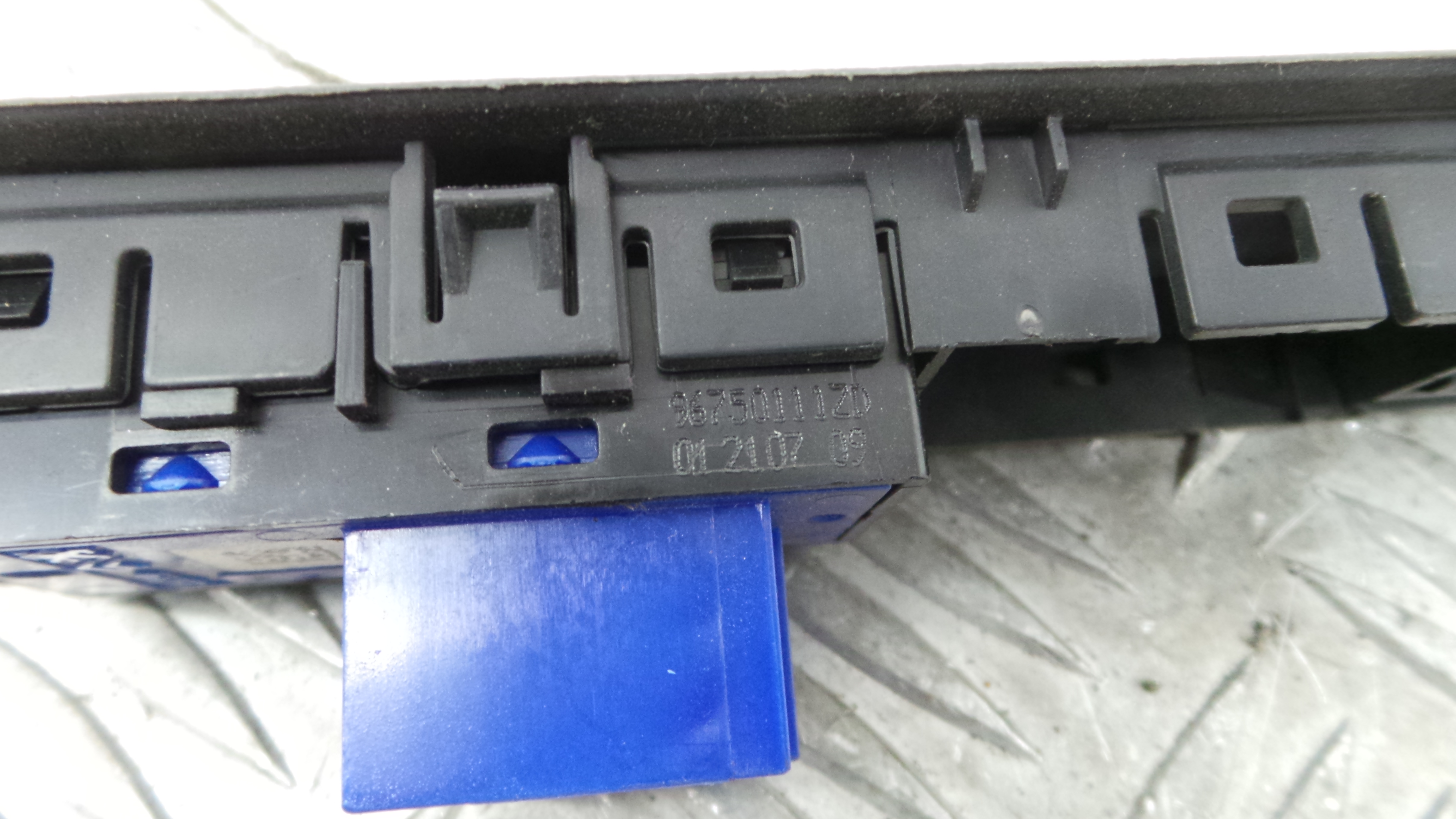 Comando Multifunções 9677059077 - PEUGEOT 208 I (CA_, CC_)-36757082