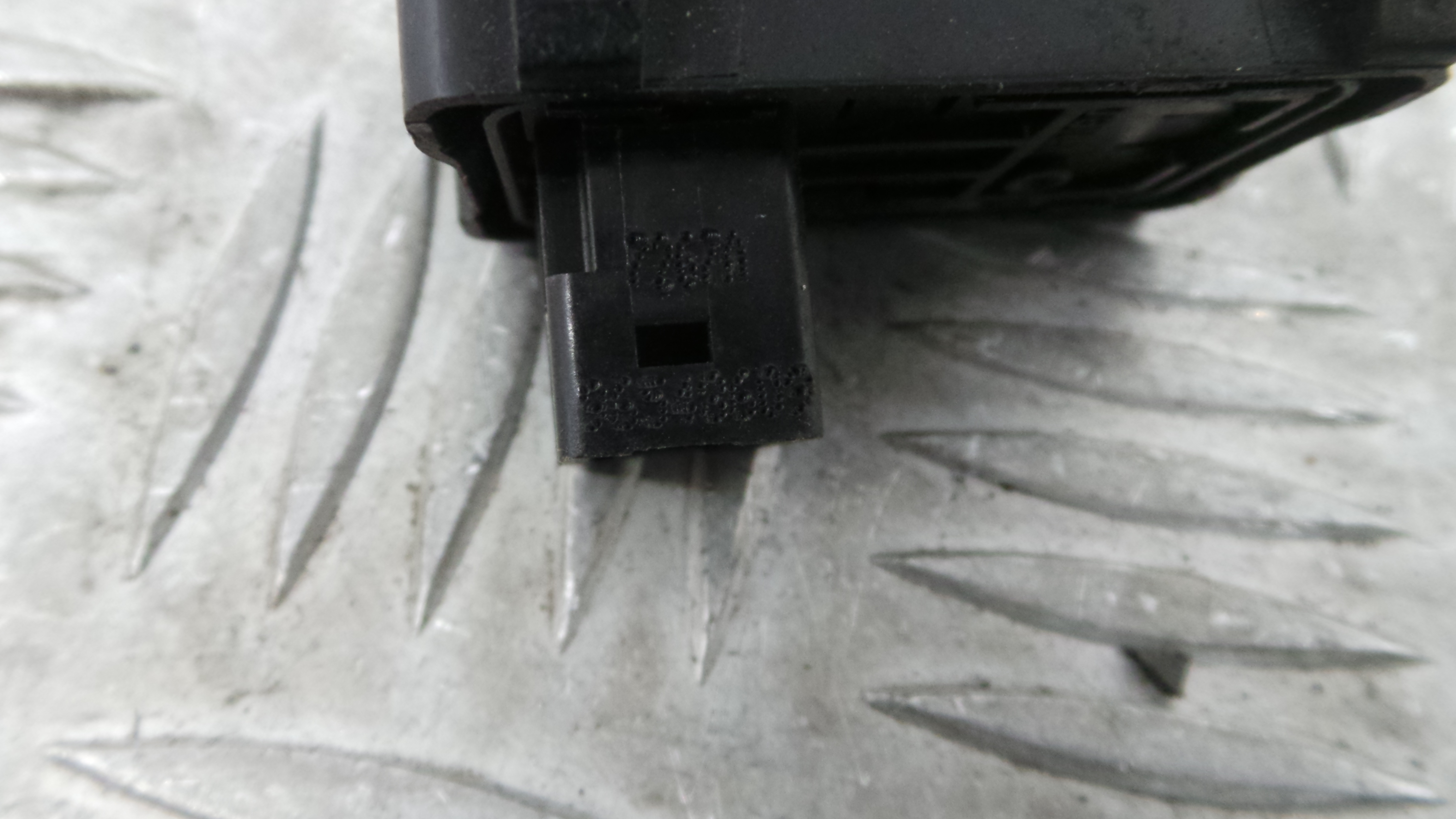 Interruptor / Comando Elevador Vidro Trás Esq 96548609 - PEUGEOT 207 (WA_, WC_), 207/207+ (WA_, WC_-36757218