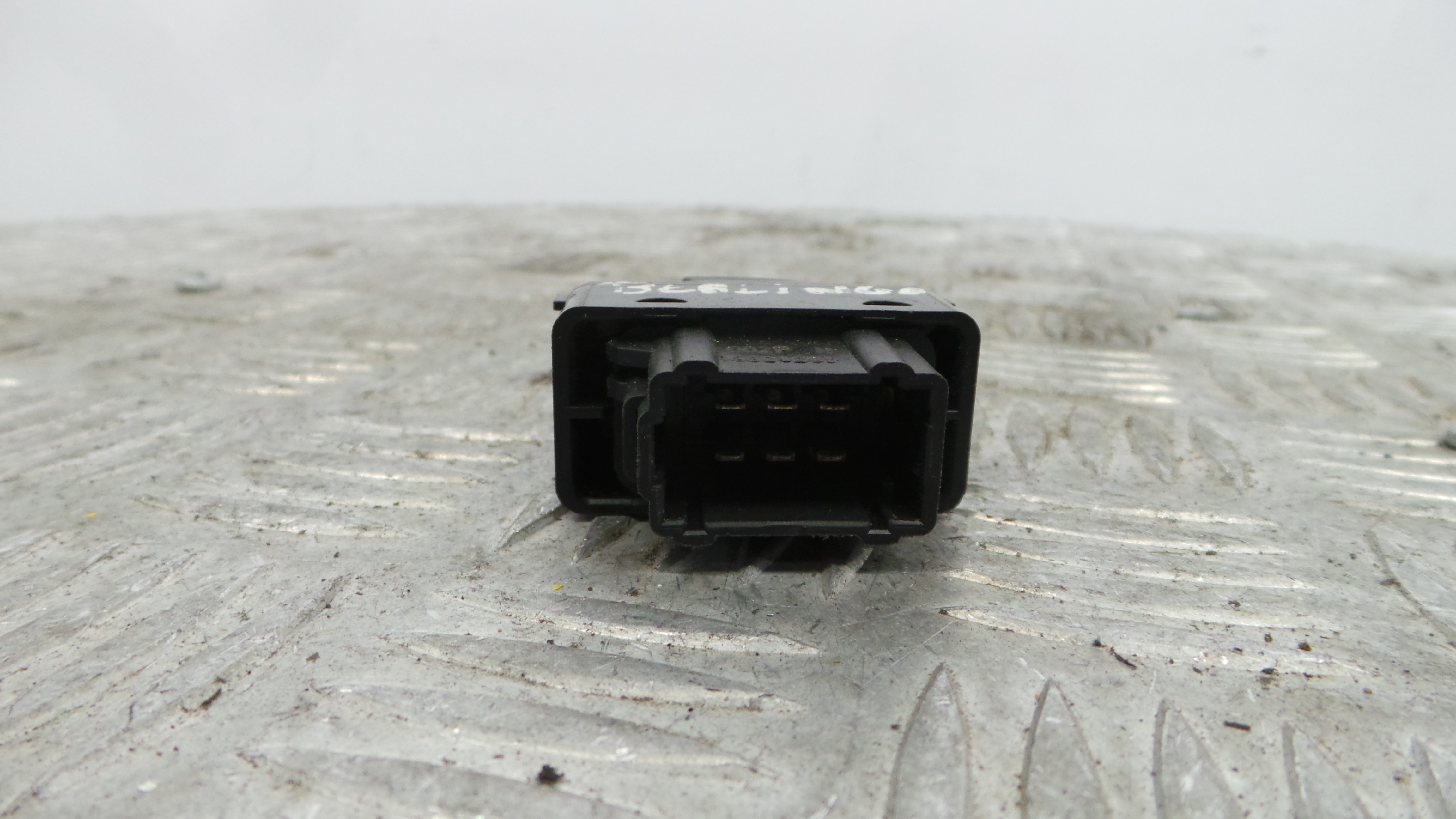 Interruptor / Comando Elevador Vidro Frente Dto  96624281 - CITROËN BERLINGO Caixa/monovolume (B9)-36757253