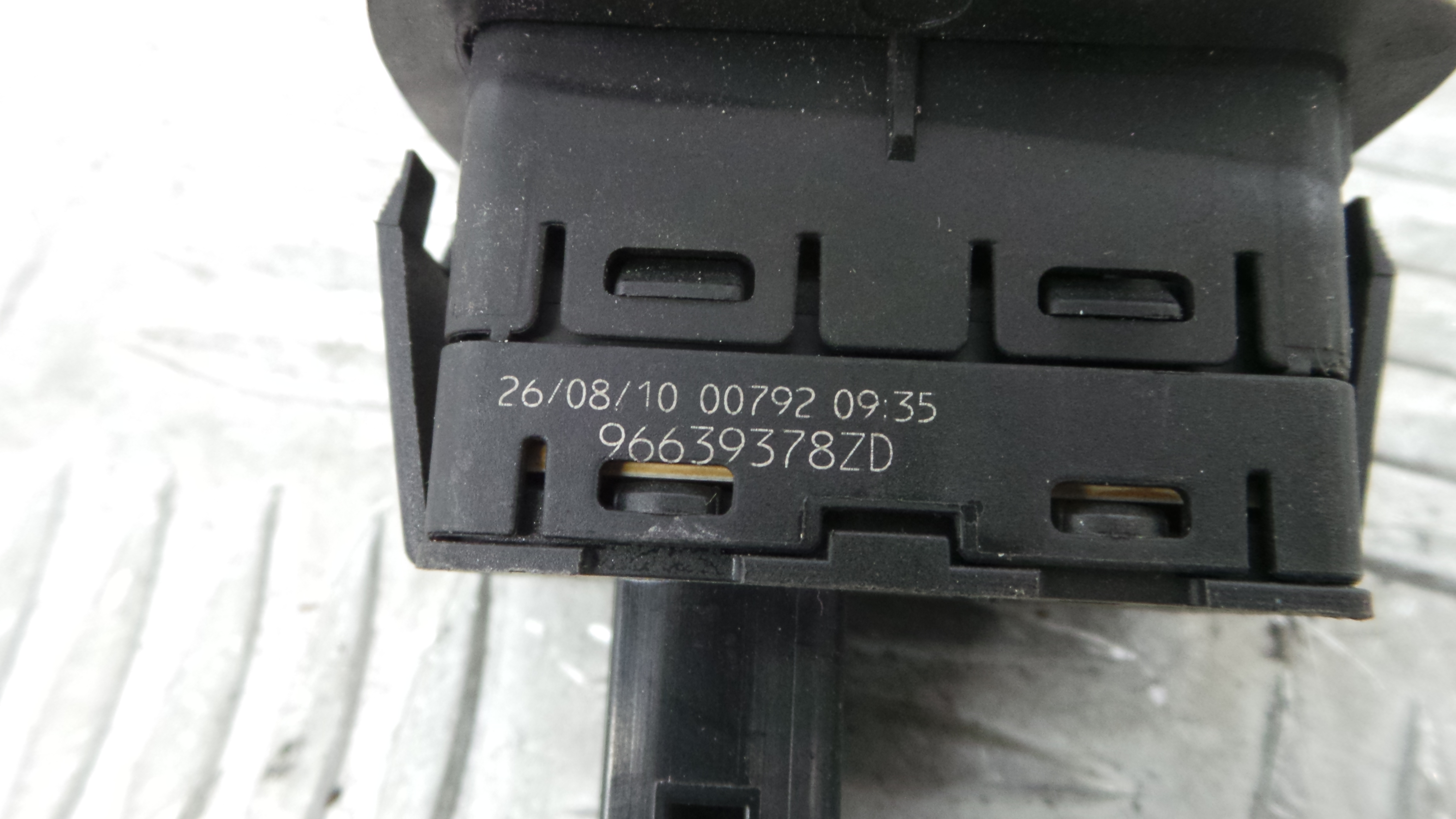 Interruptor / Comando Elevador Vidro Trás Esq 96639378ZD - CITROËN C4 PICASSO I Veículo multiuso -36758219