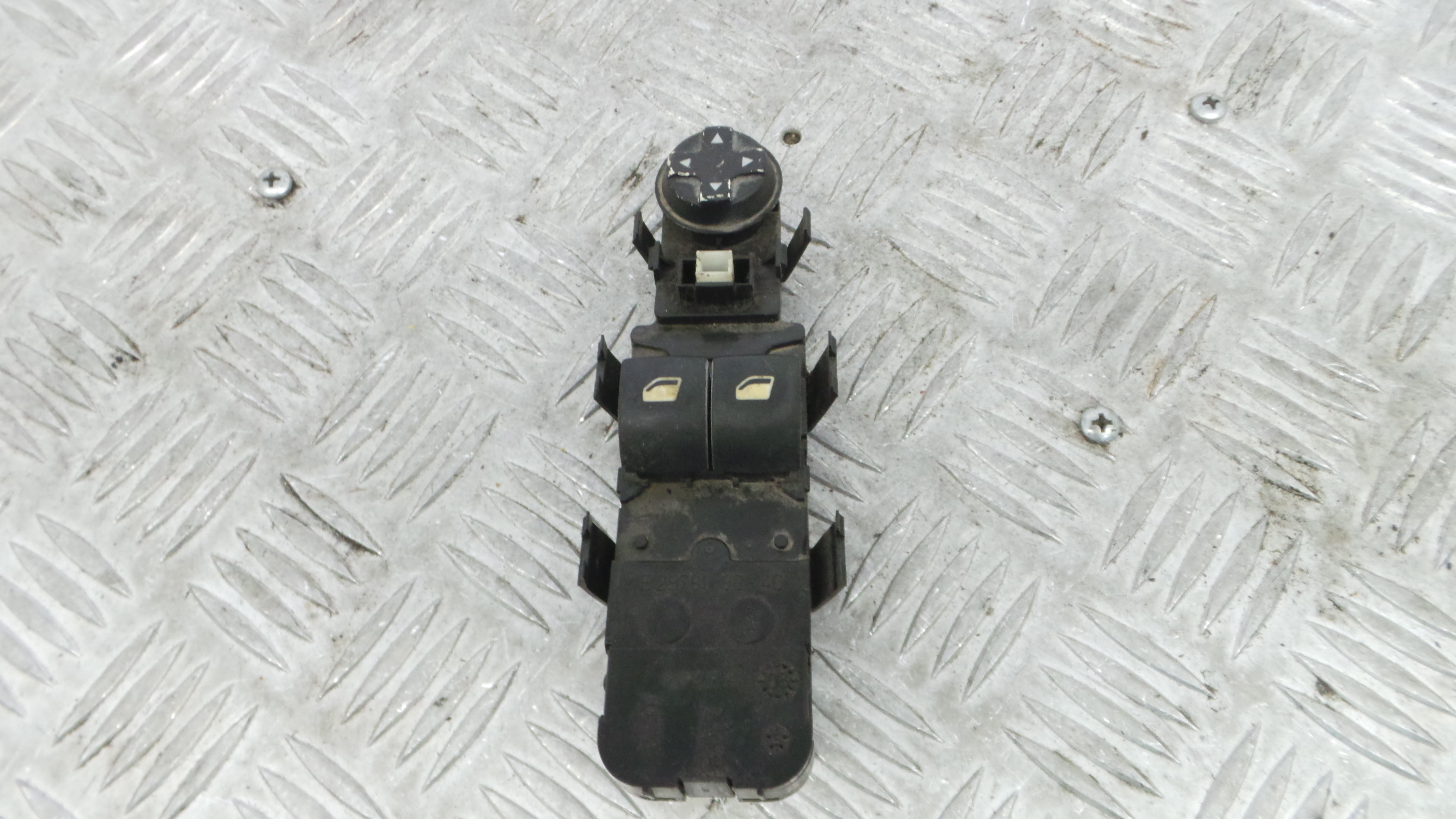 Interruptor / Comando Elevador Vidro Frente Esq  E3063901 - PEUGEOT 207 (WA_, WC_), 207/207+ (WA_, W-36758239