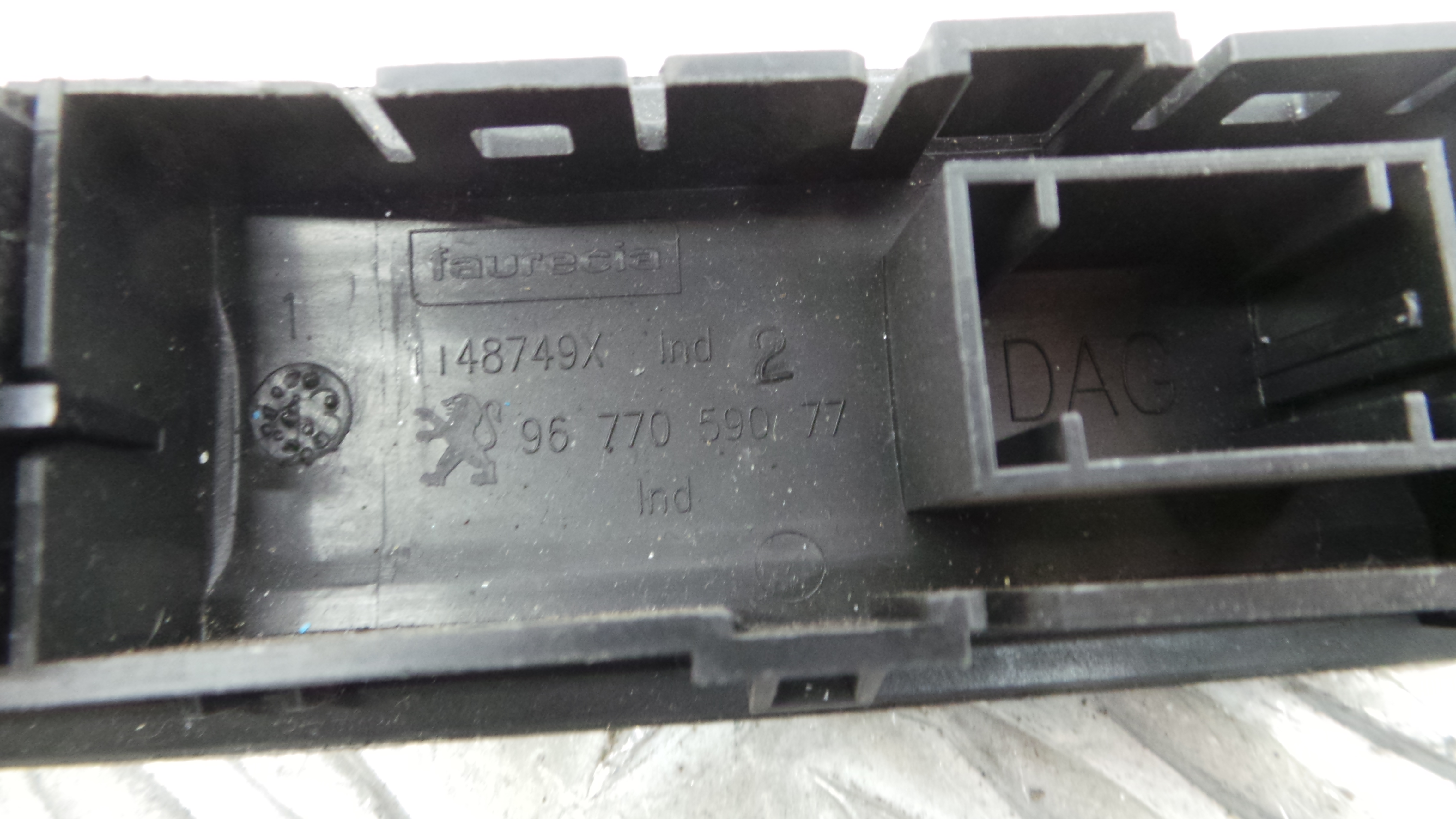 Comando Multifunções 9677059077 - PEUGEOT 208 I (CA_, CC_)-36758425