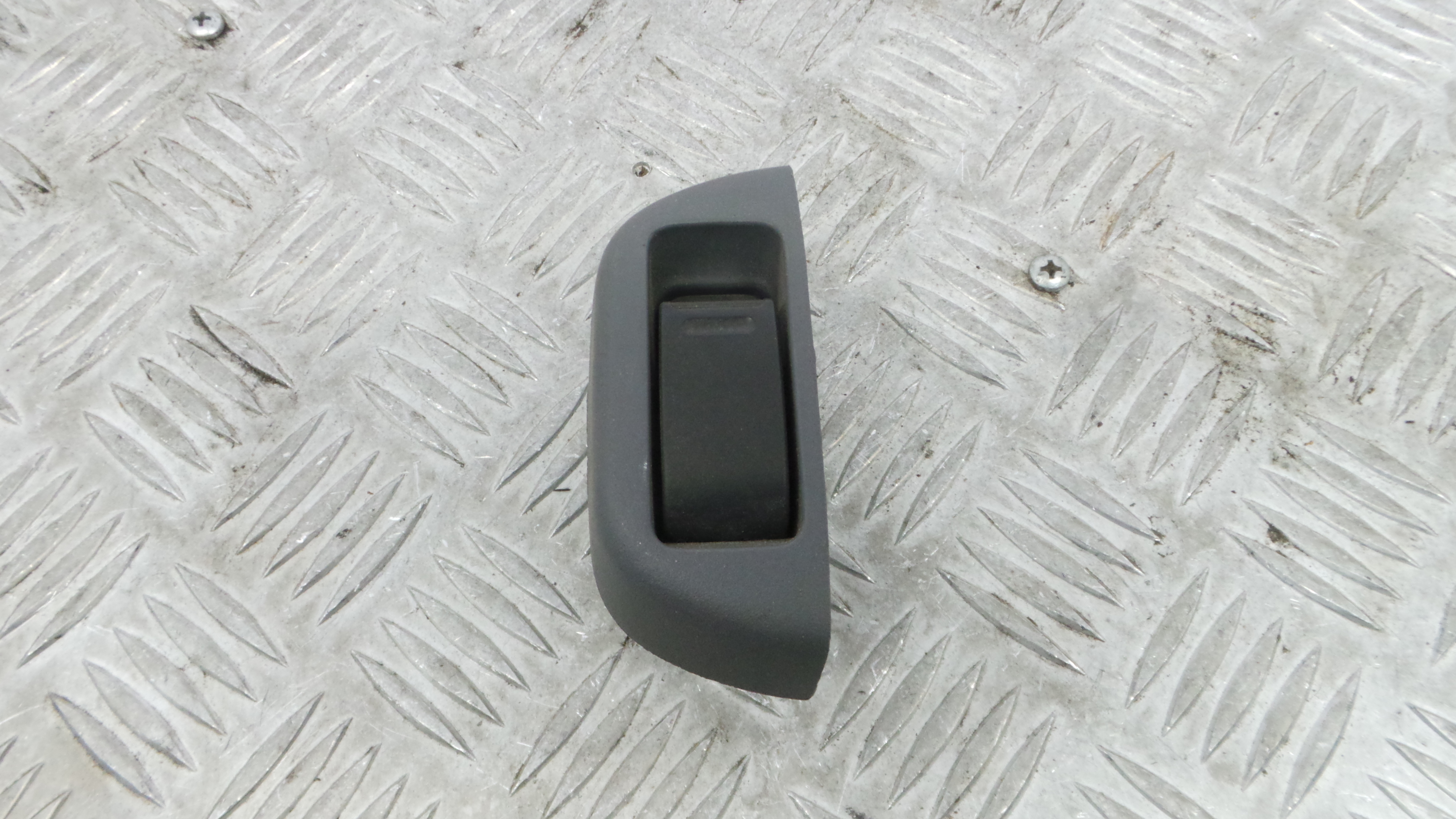 Interruptor / Comando Elevador Vidro Frente Esq  84810-0H010A - PEUGEOT 107 (PM_, PN_)-36758442