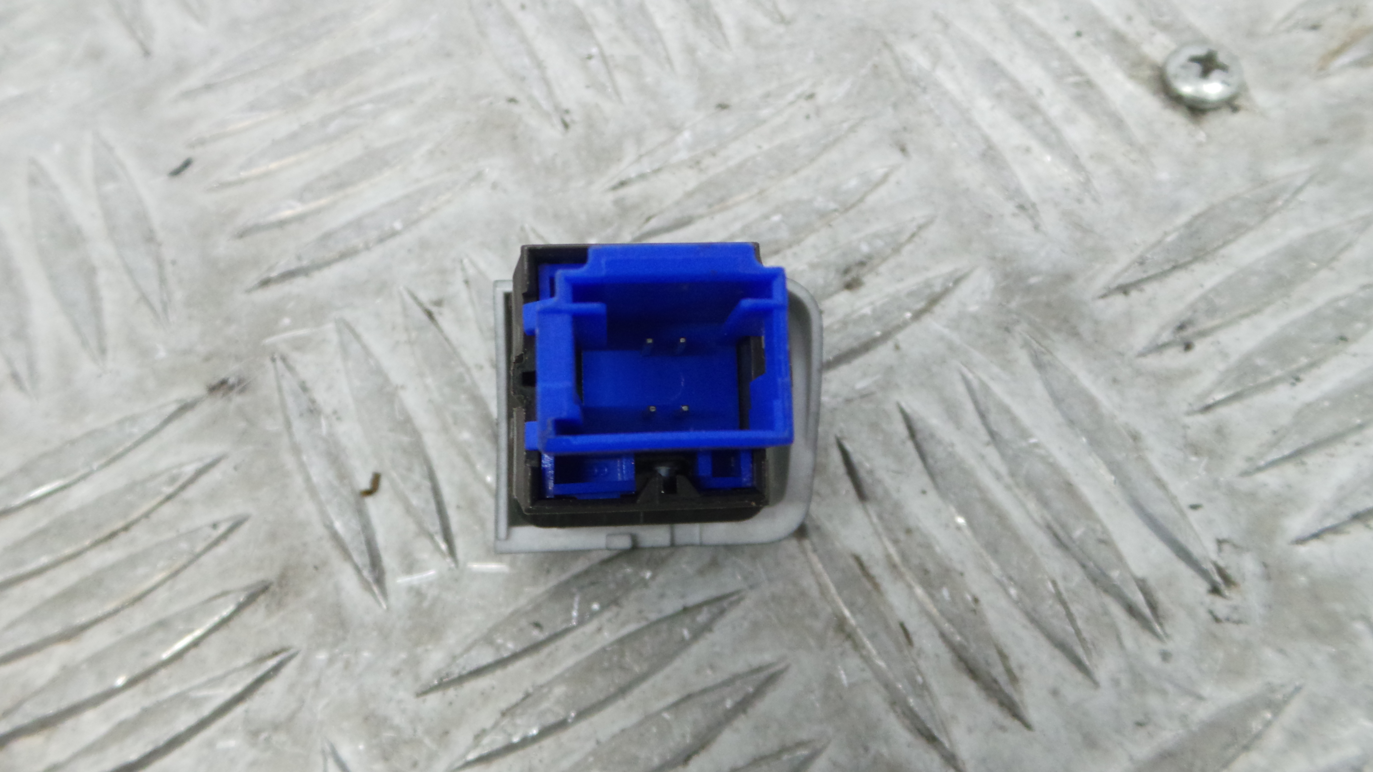 warning 4 piscas 96750916ZD - PEUGEOT 208 I (CA_, CC_)-36758467