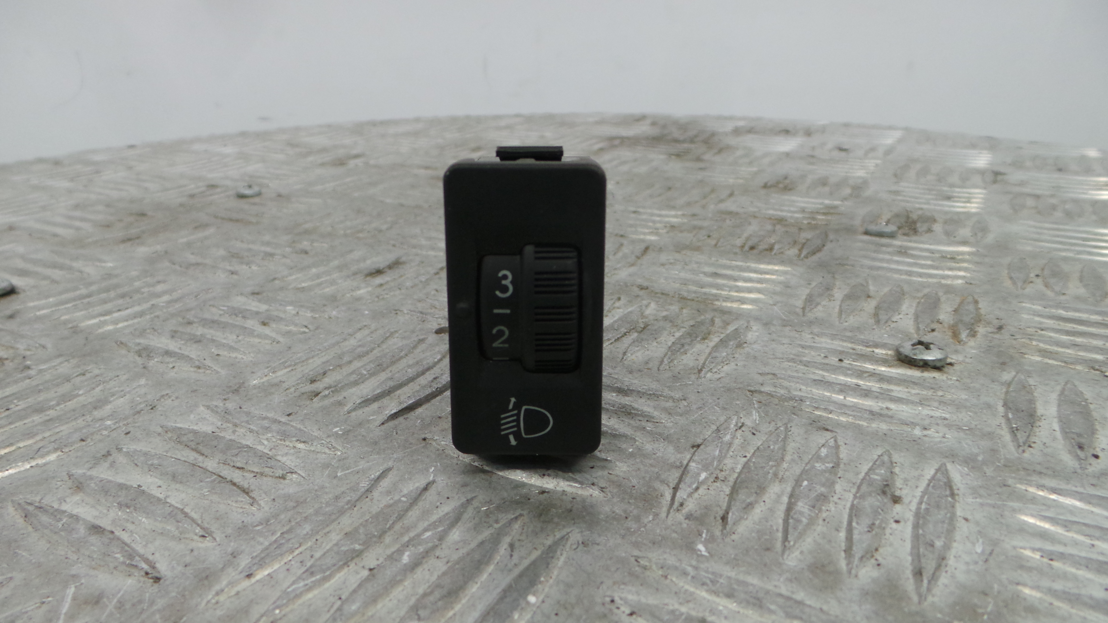 Comando de Regulação dos Faróis 96384422XT - PEUGEOT 207 (WA_, WC_), 207/207+ (WA_, WC_)-36758608 Comando de Regulação dos Faróis 96384422XT - PEUGEOT 207 (WA_, WC_), 207/207+ (WA_, WC_)-36758608