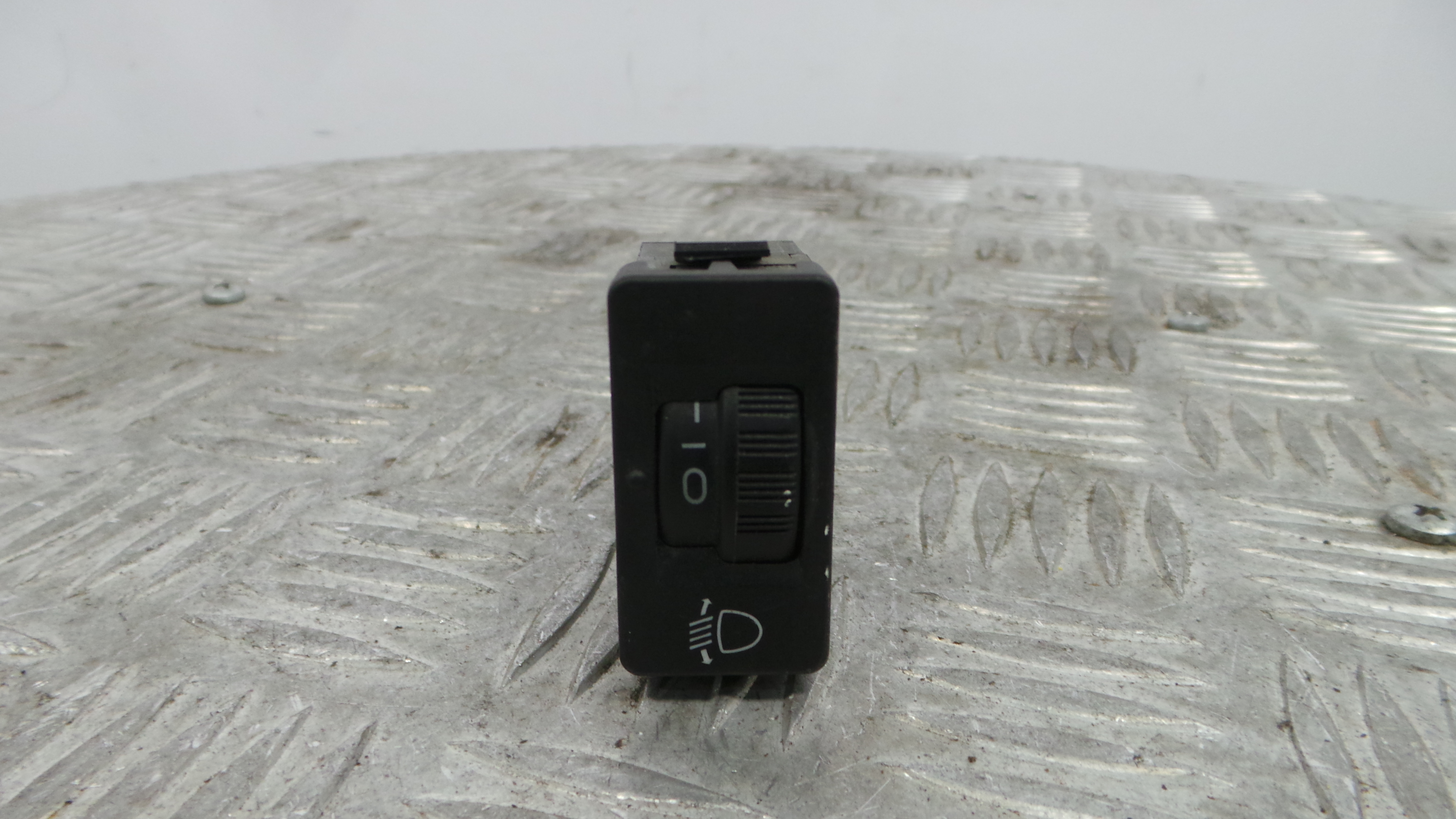 Comando de Regulação dos Faróis 96384422XT - PEUGEOT 207 (WA_, WC_), 207/207+ (WA_, WC_)-36758938 Comando de Regulação dos Faróis 96384422XT - PEUGEOT 207 (WA_, WC_), 207/207+ (WA_, WC_)-36758938