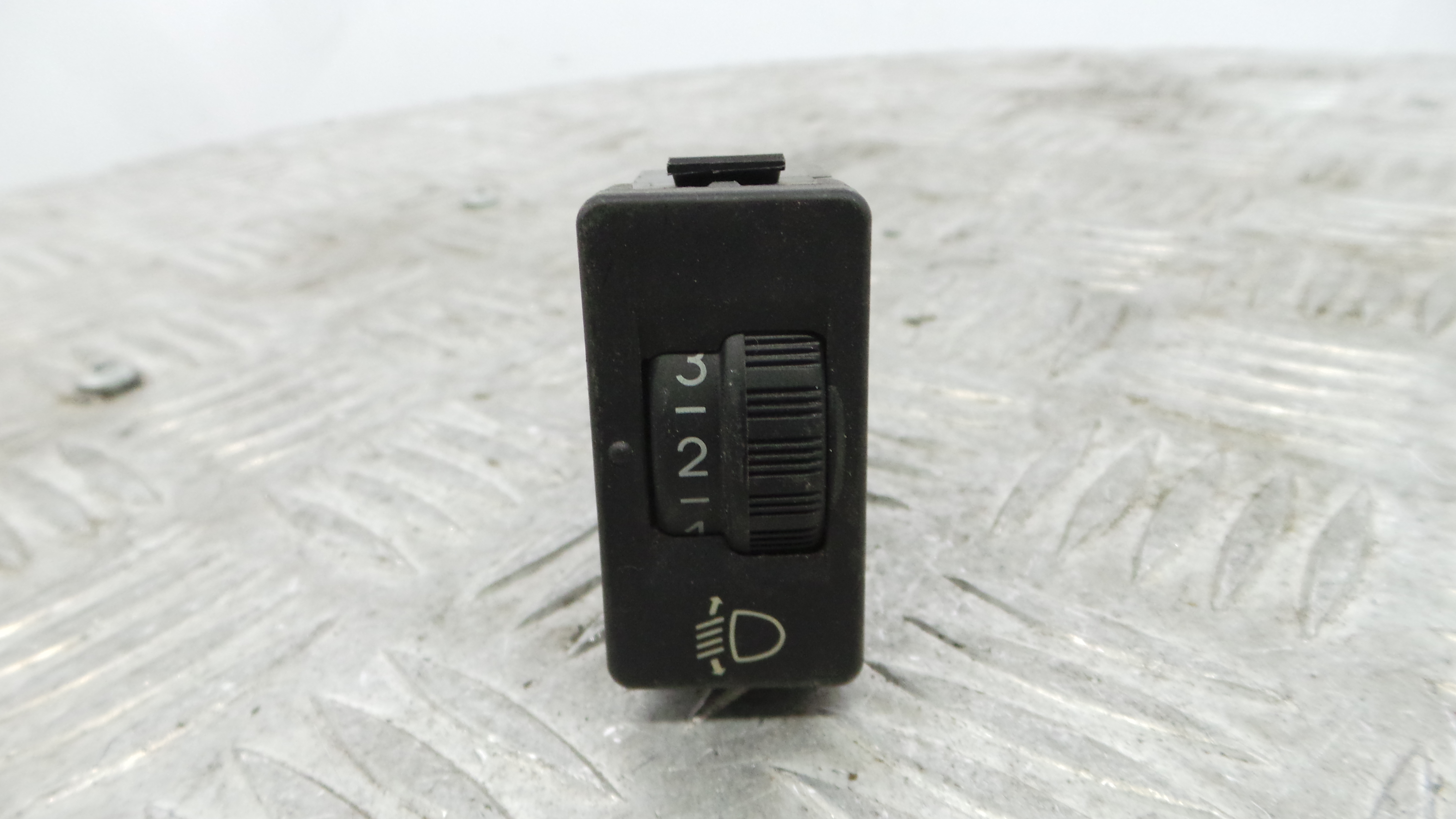 Comando de Regulação dos Faróis 96384422XT - PEUGEOT 207 (WA_, WC_), 207/207+ (WA_, WC_)-36758968 Comando de Regulação dos Faróis 96384422XT - PEUGEOT 207 (WA_, WC_), 207/207+ (WA_, WC_)-36758968