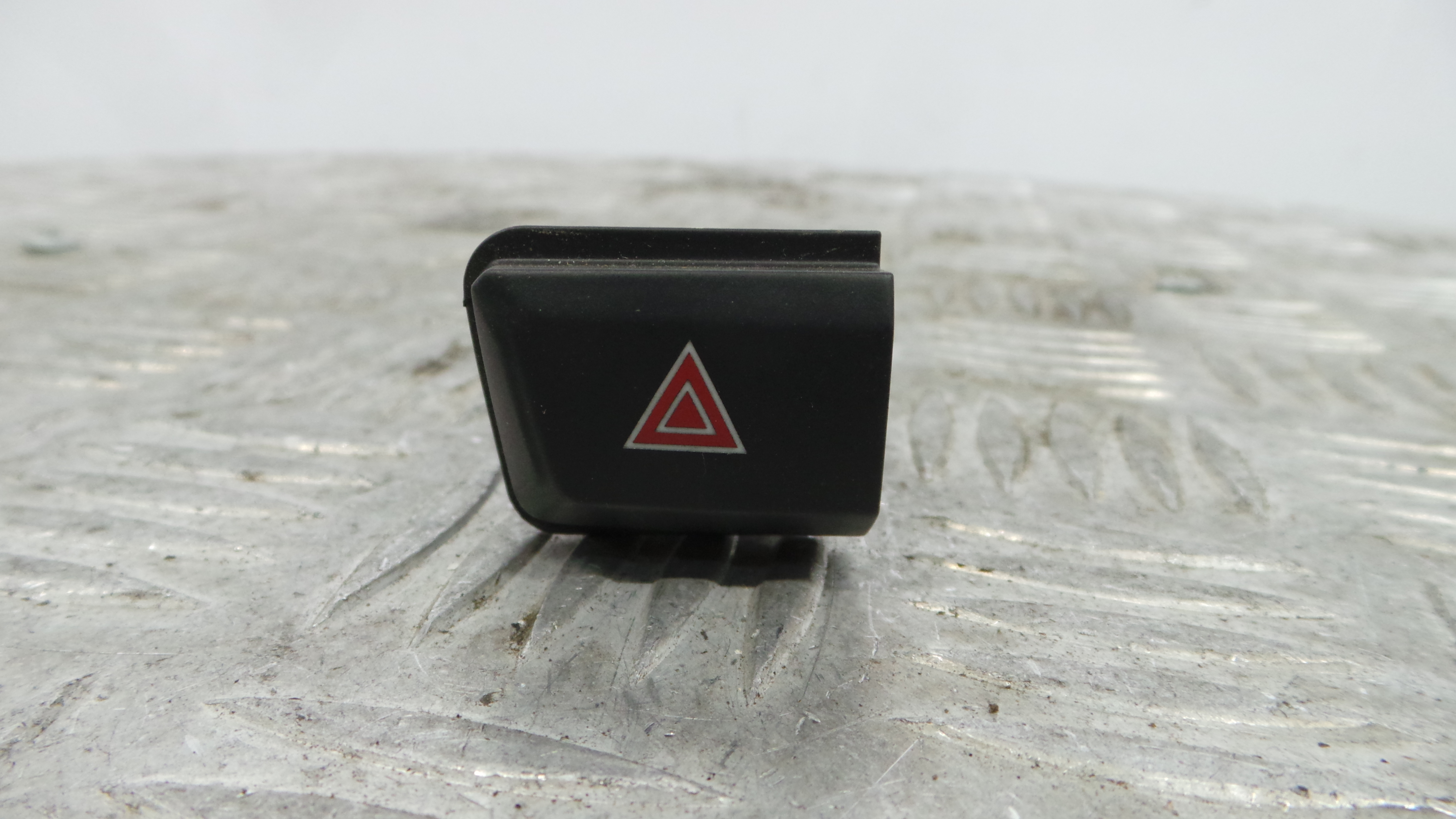 warning 4 piscas 96750916ZD - PEUGEOT 208 I (CA_, CC_)-36762488