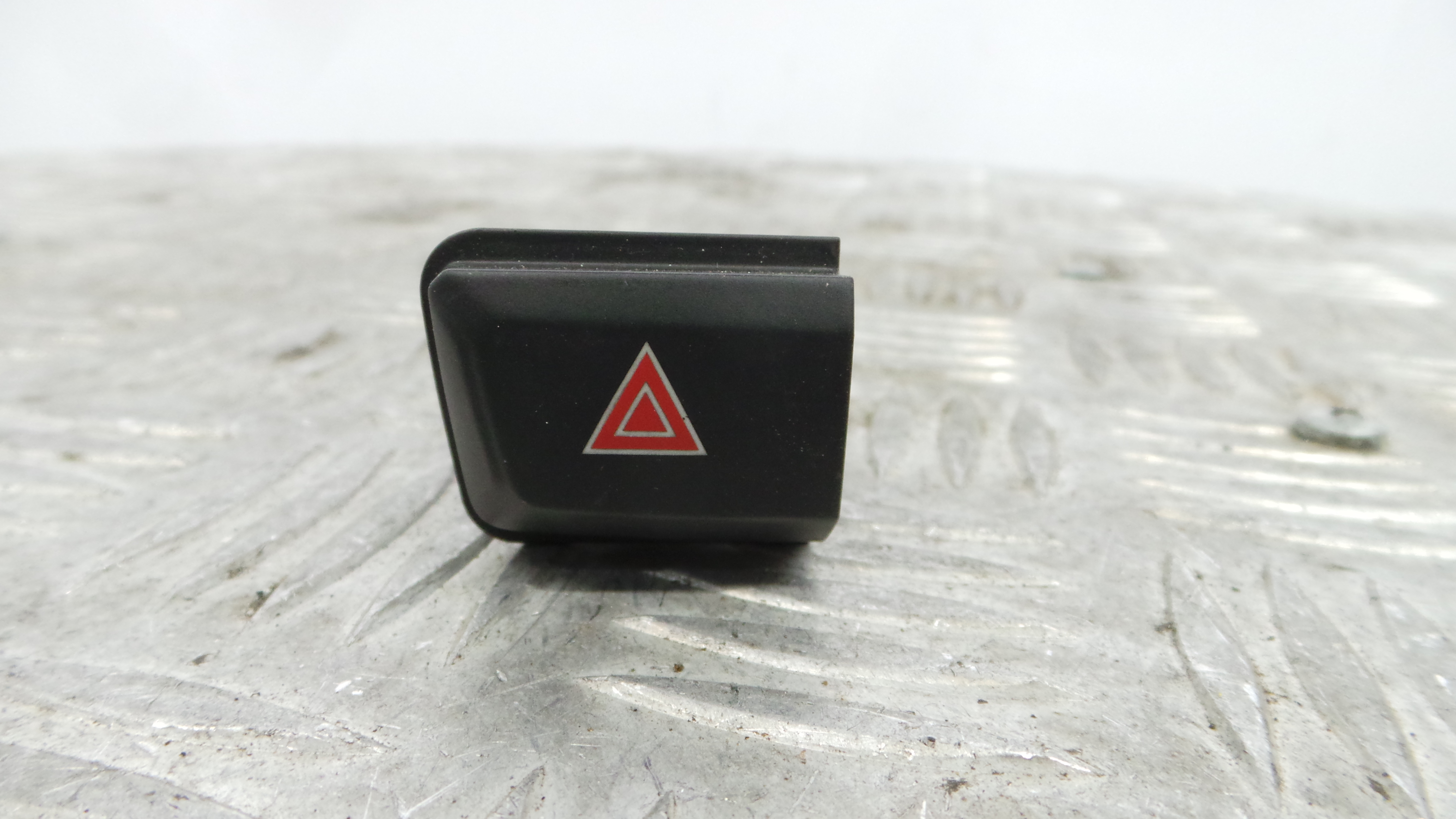 warning 4 piscas 96750916ZD - PEUGEOT 208 I (CA_, CC_)-36762511