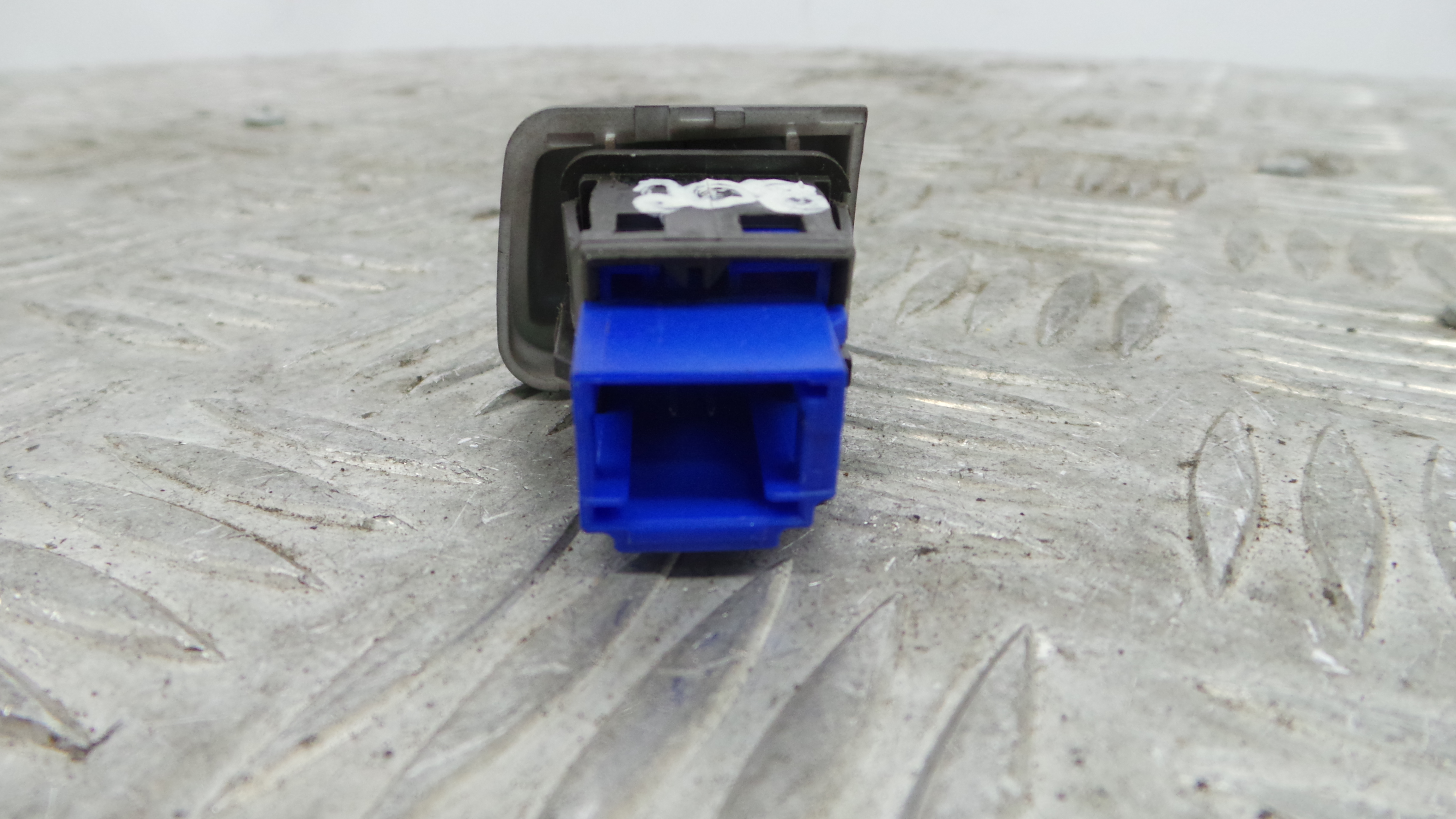 warning 4 piscas 96750916ZD - PEUGEOT 208 I (CA_, CC_)-36762511