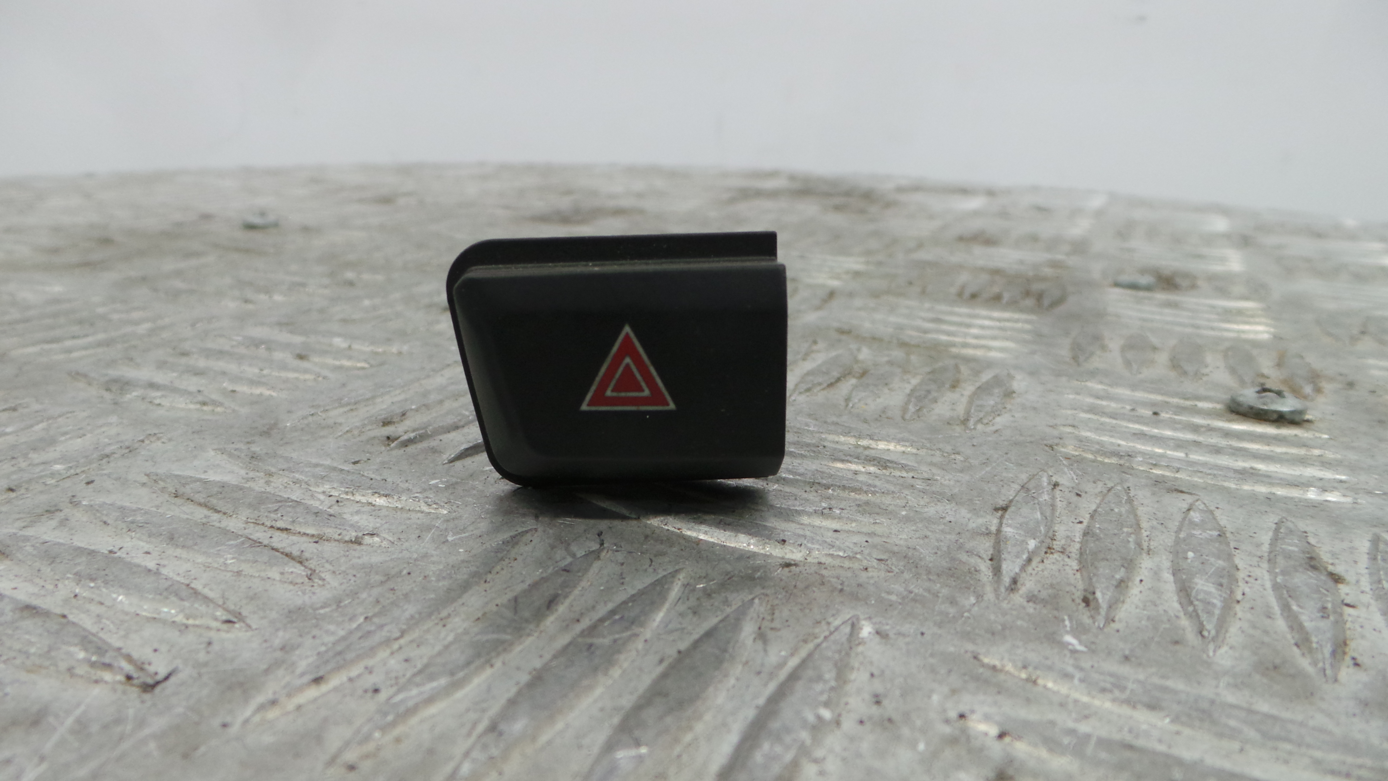 warning 4 piscas 96750916ZD - PEUGEOT 208 I (CA_, CC_)-36762513