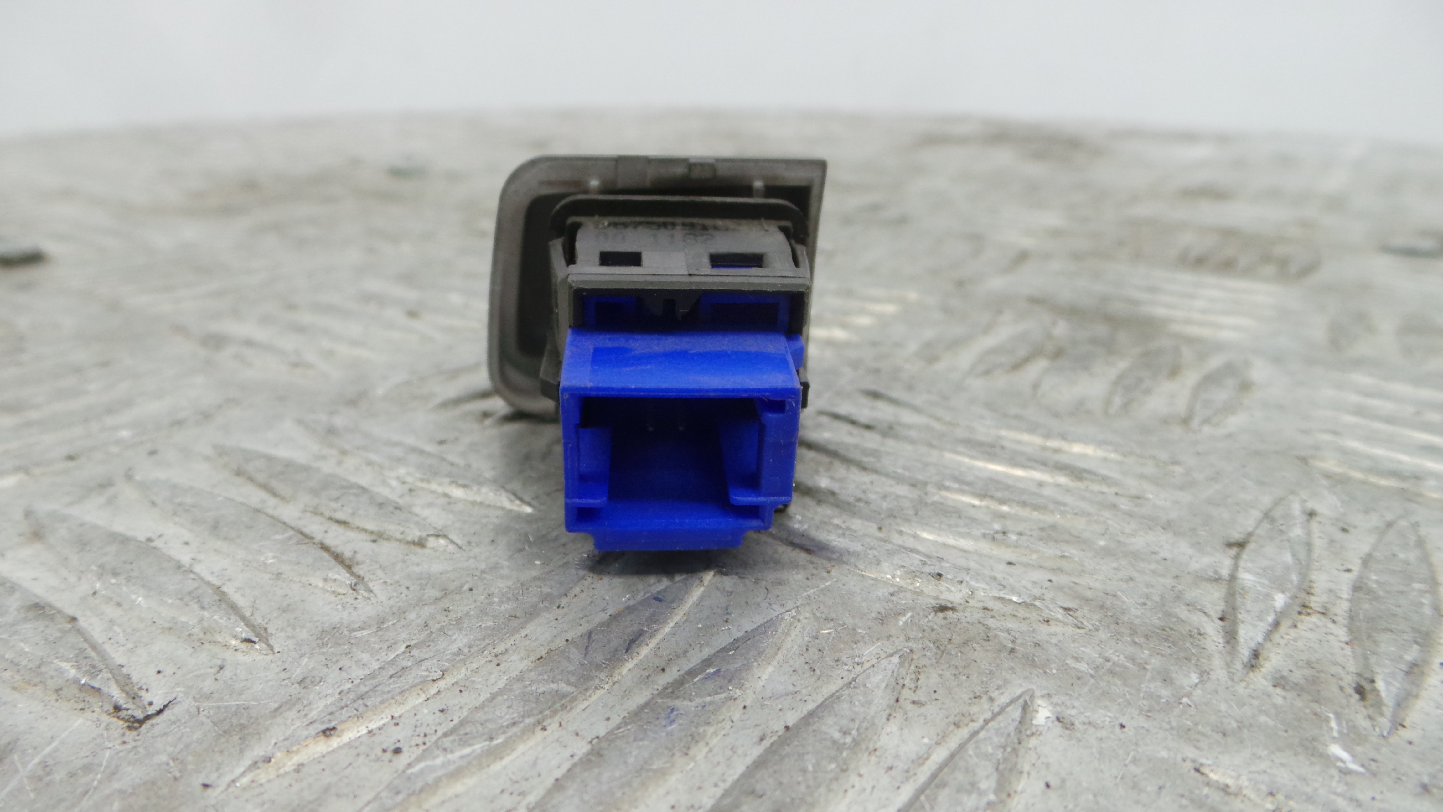 warning 4 piscas 96750916ZD - PEUGEOT 208 I (CA_, CC_)-36762513