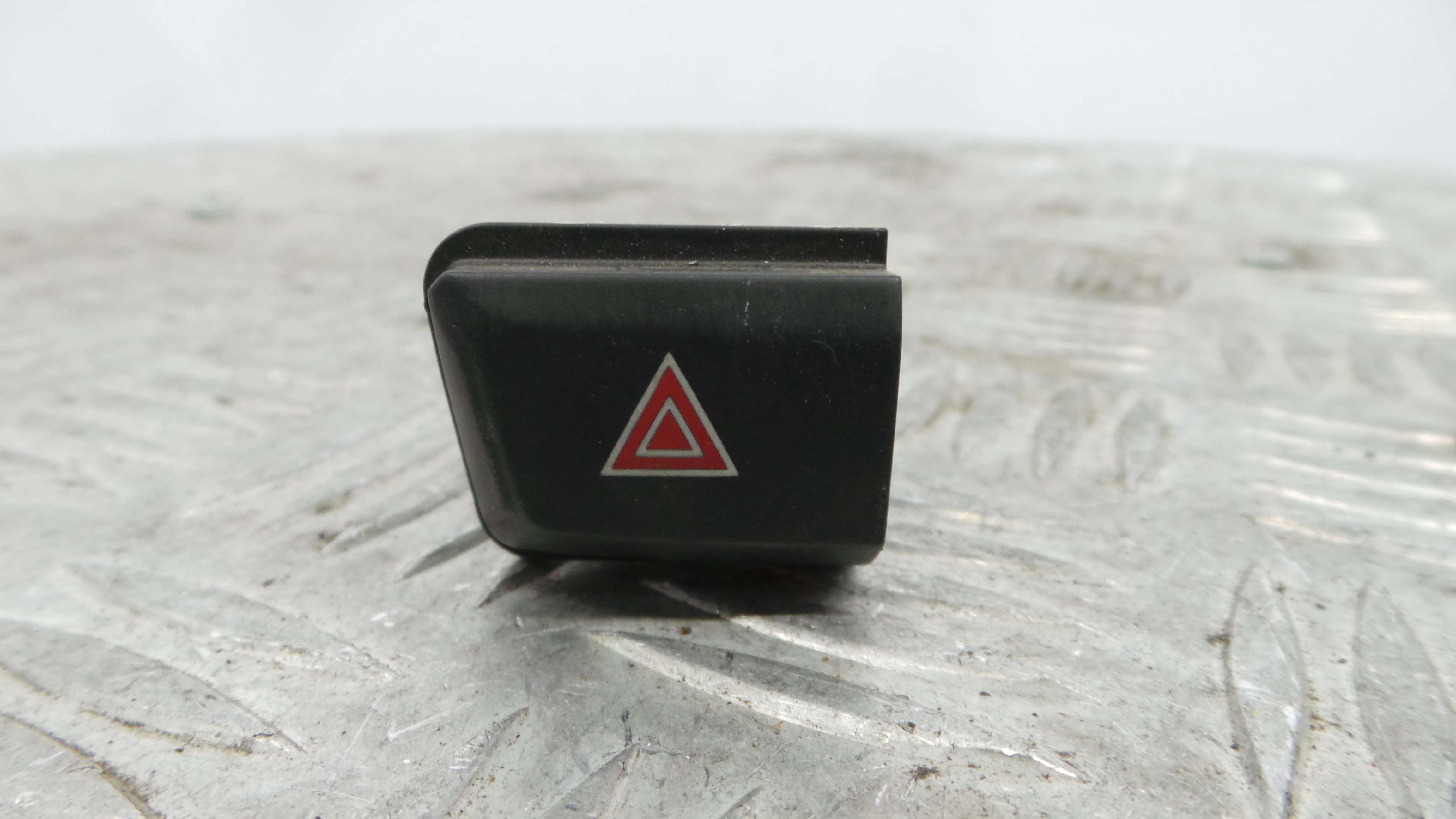 warning 4 piscas 96750916ZD - PEUGEOT 208 I (CA_, CC_)-36762516