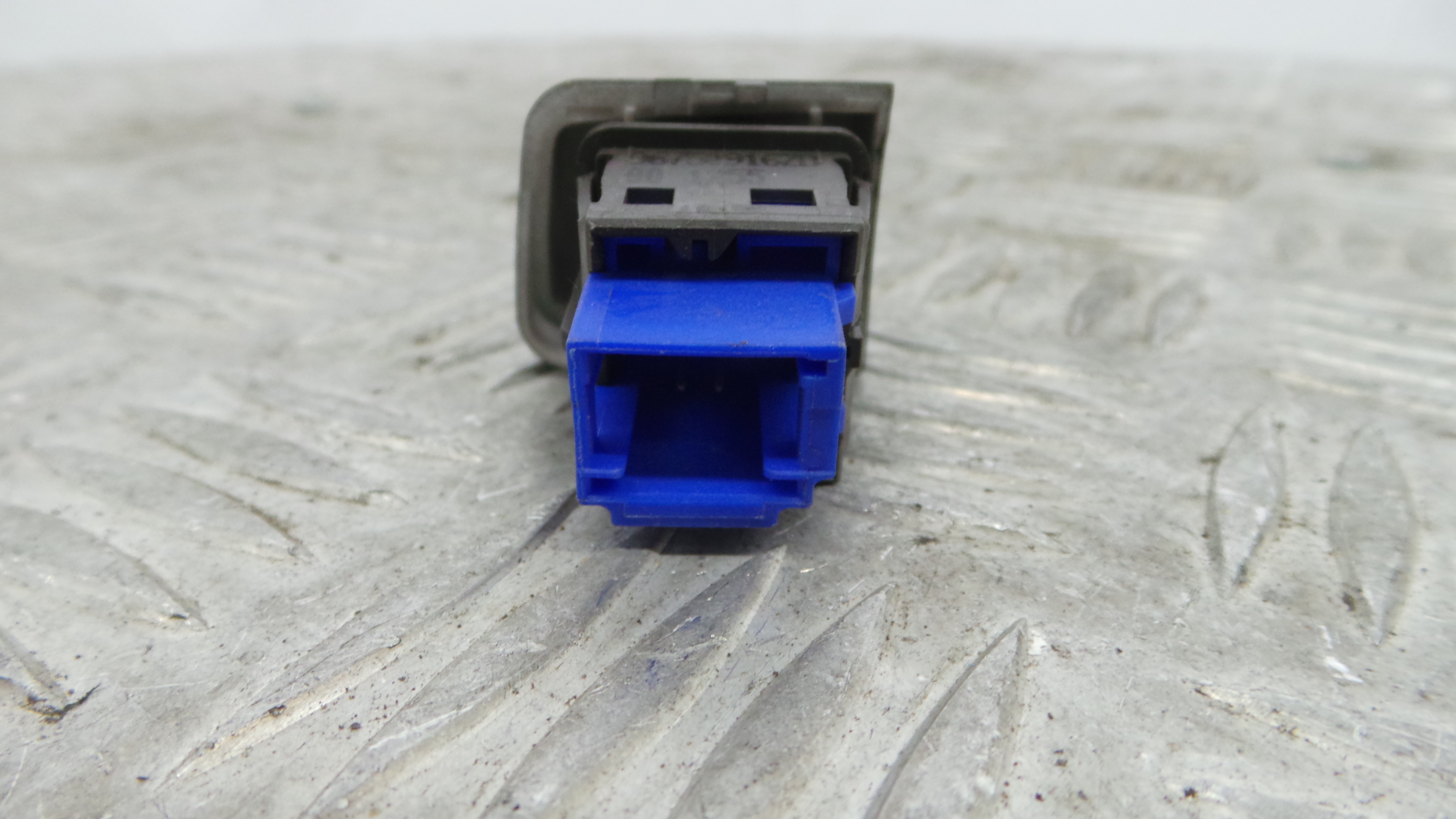 warning 4 piscas 96750916ZD - PEUGEOT 208 I (CA_, CC_)-36762516