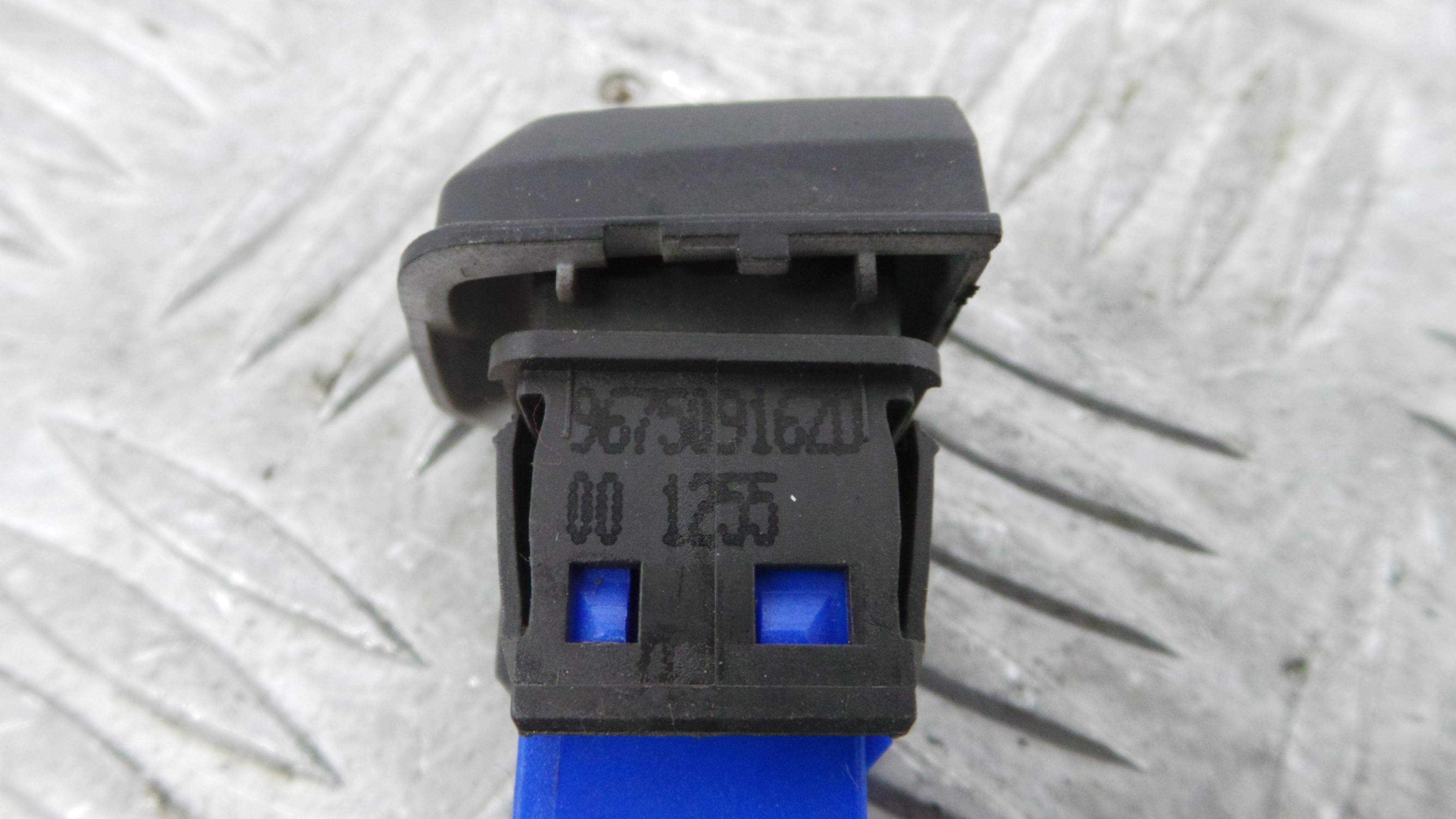 warning 4 piscas 96750916ZD - PEUGEOT 208 I (CA_, CC_)-36762516