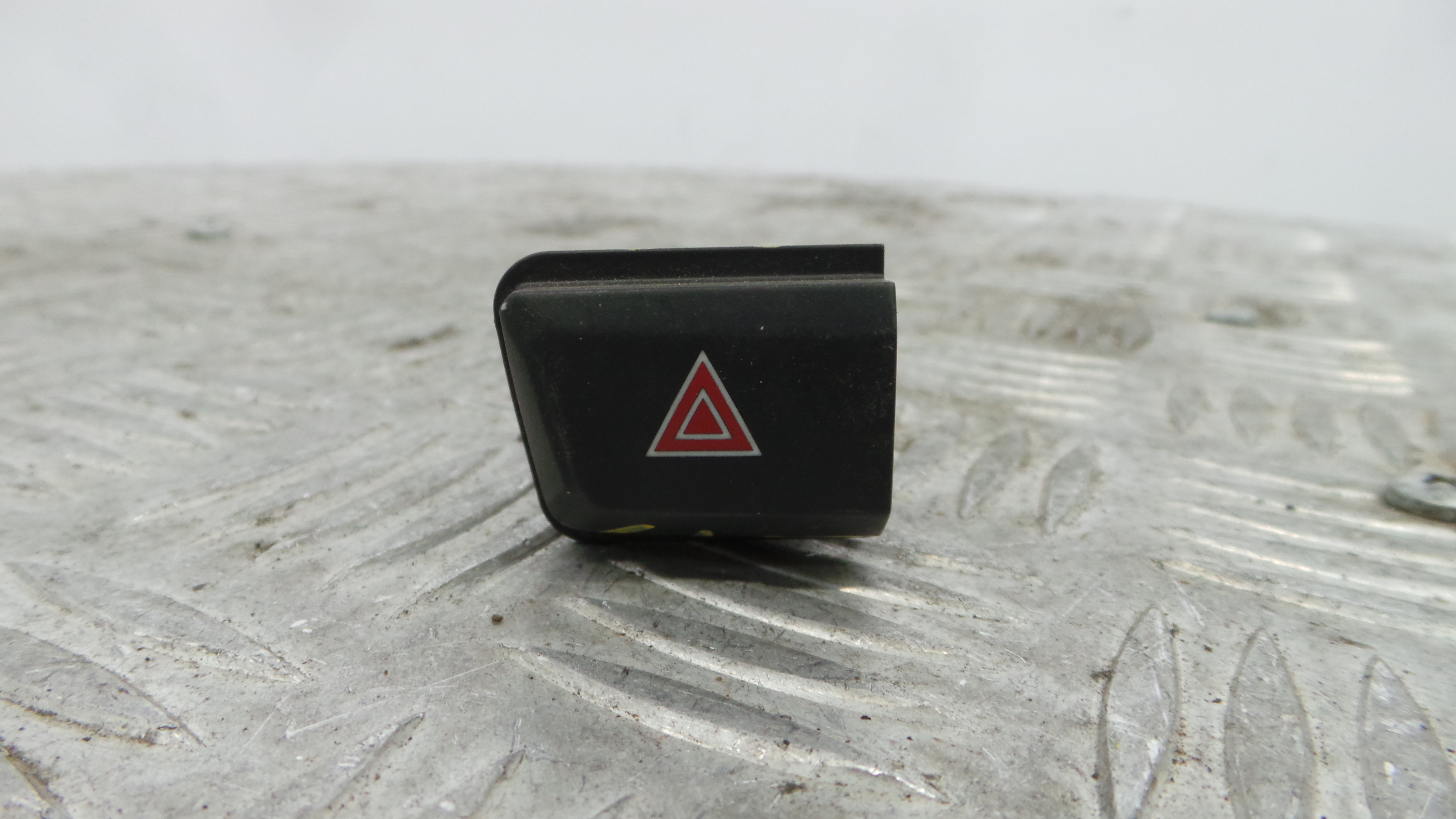 warning 4 piscas 96750916ZD - PEUGEOT 208 I (CA_, CC_)-36762522