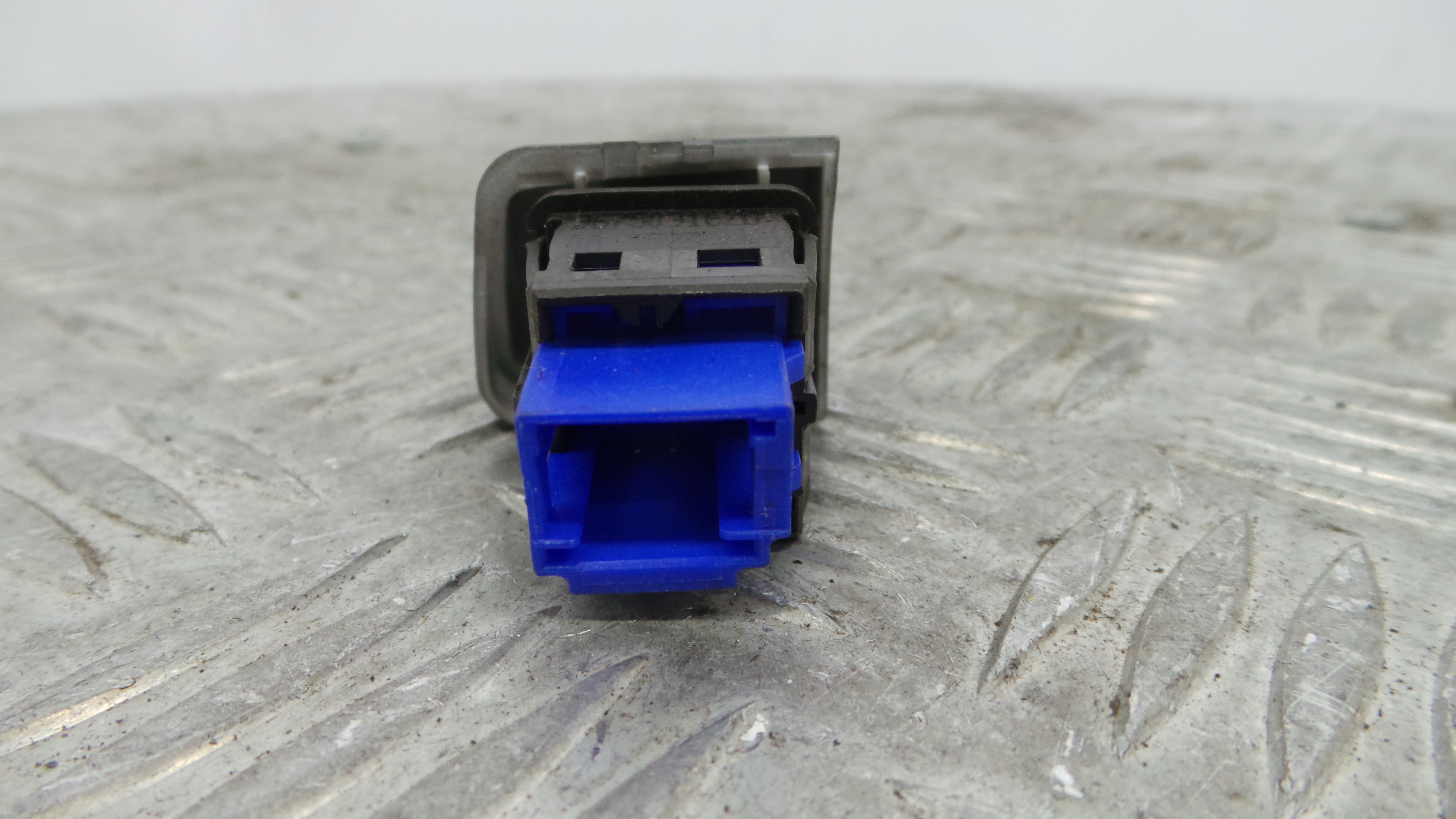 warning 4 piscas 96750916ZD - PEUGEOT 208 I (CA_, CC_)-36762525