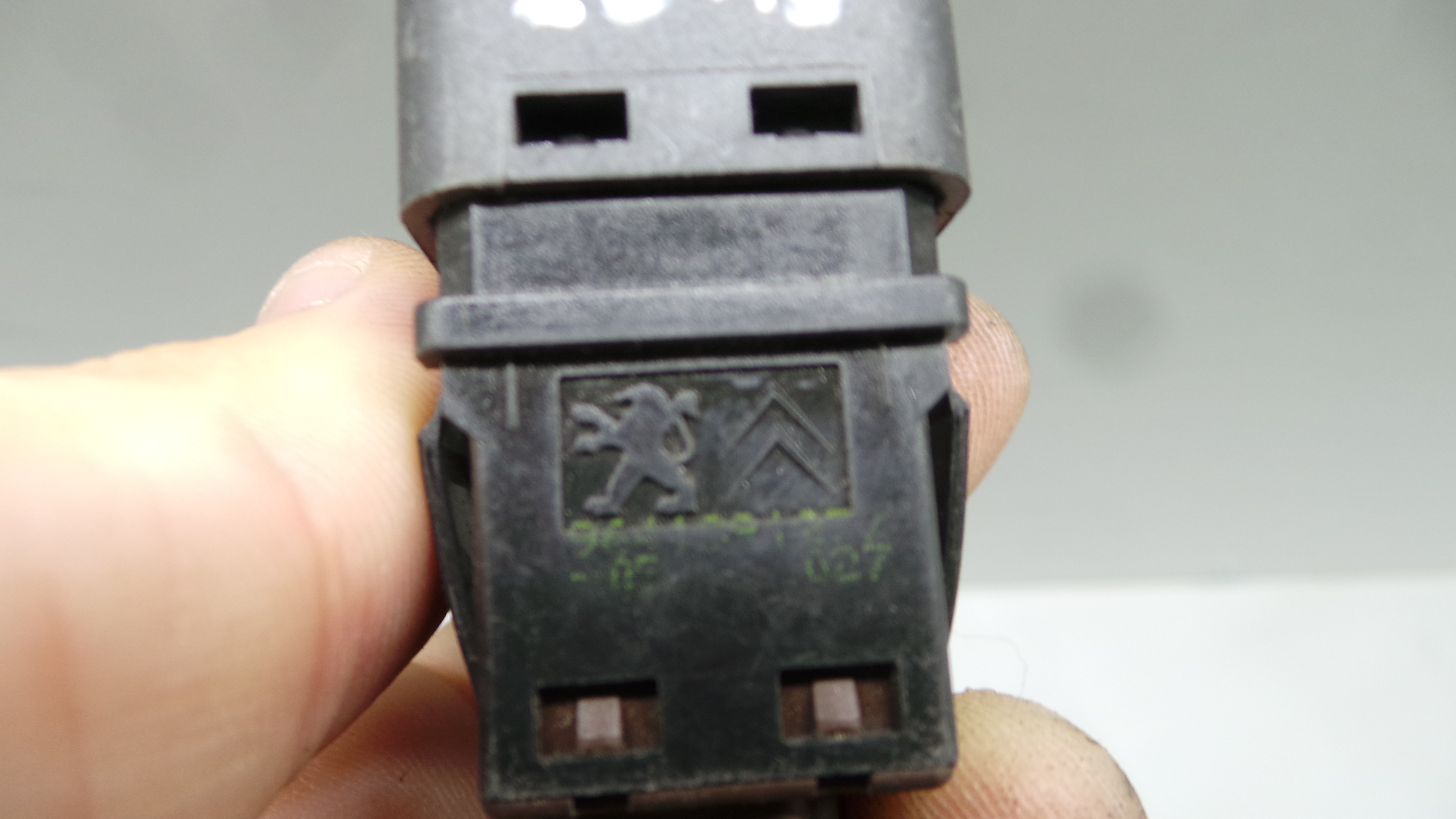 Botão Airbag Passageiro 8216E6 - CITROËN C3 II (SC_)-36762759