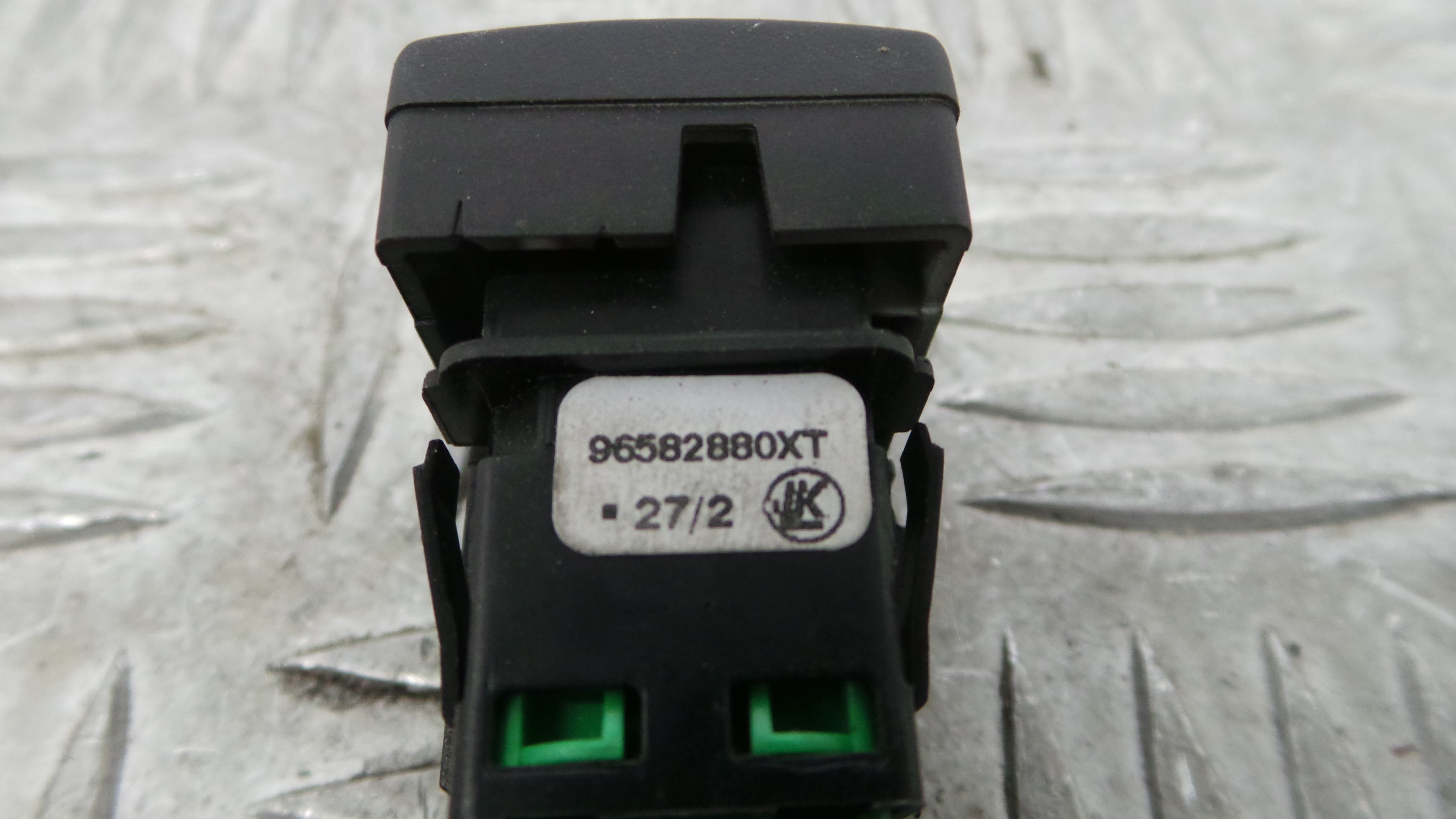 Botão de Bloqueio da Porta 96582880XT - PEUGEOT PARTNER Caixa/monovolume-36762837