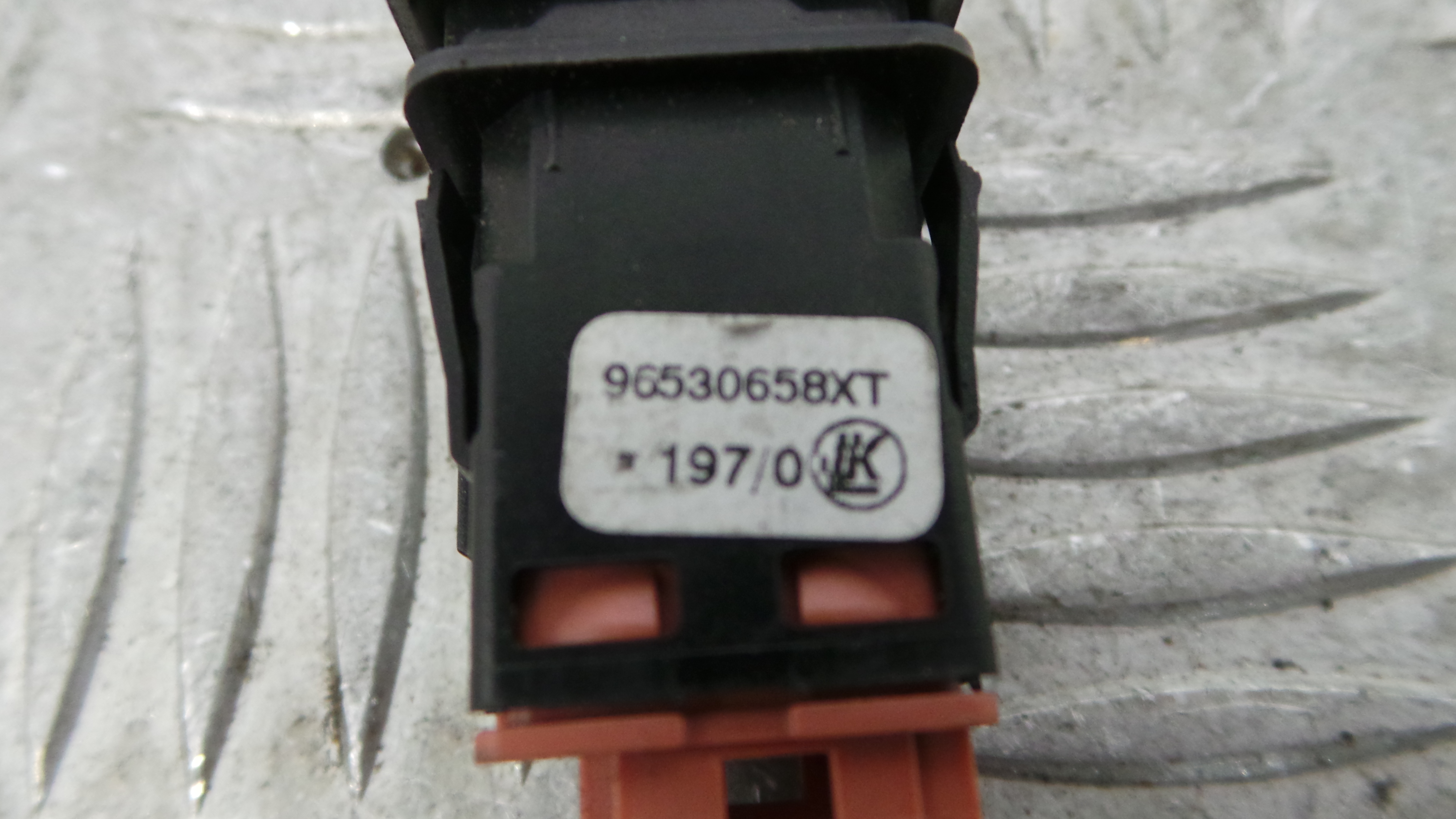 Interruptor / Comando Tampa Combustivel 96530658XT - CITROËN C4 PICASSO I Veículo multiuso (UD_)-36763044