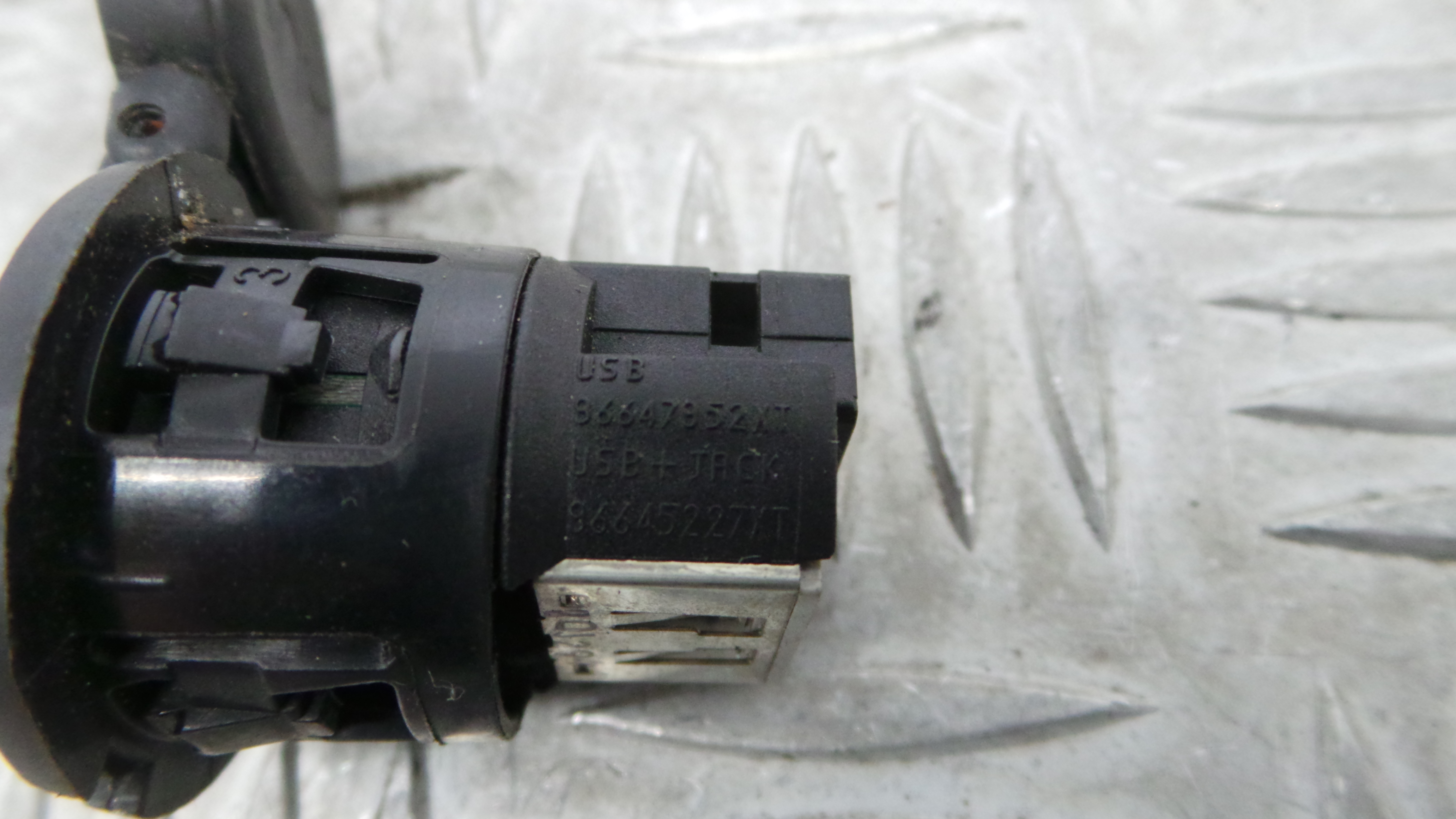 Acessórios para auto rádios 96645227XT - CITROËN C3 II (SC_)-36763049