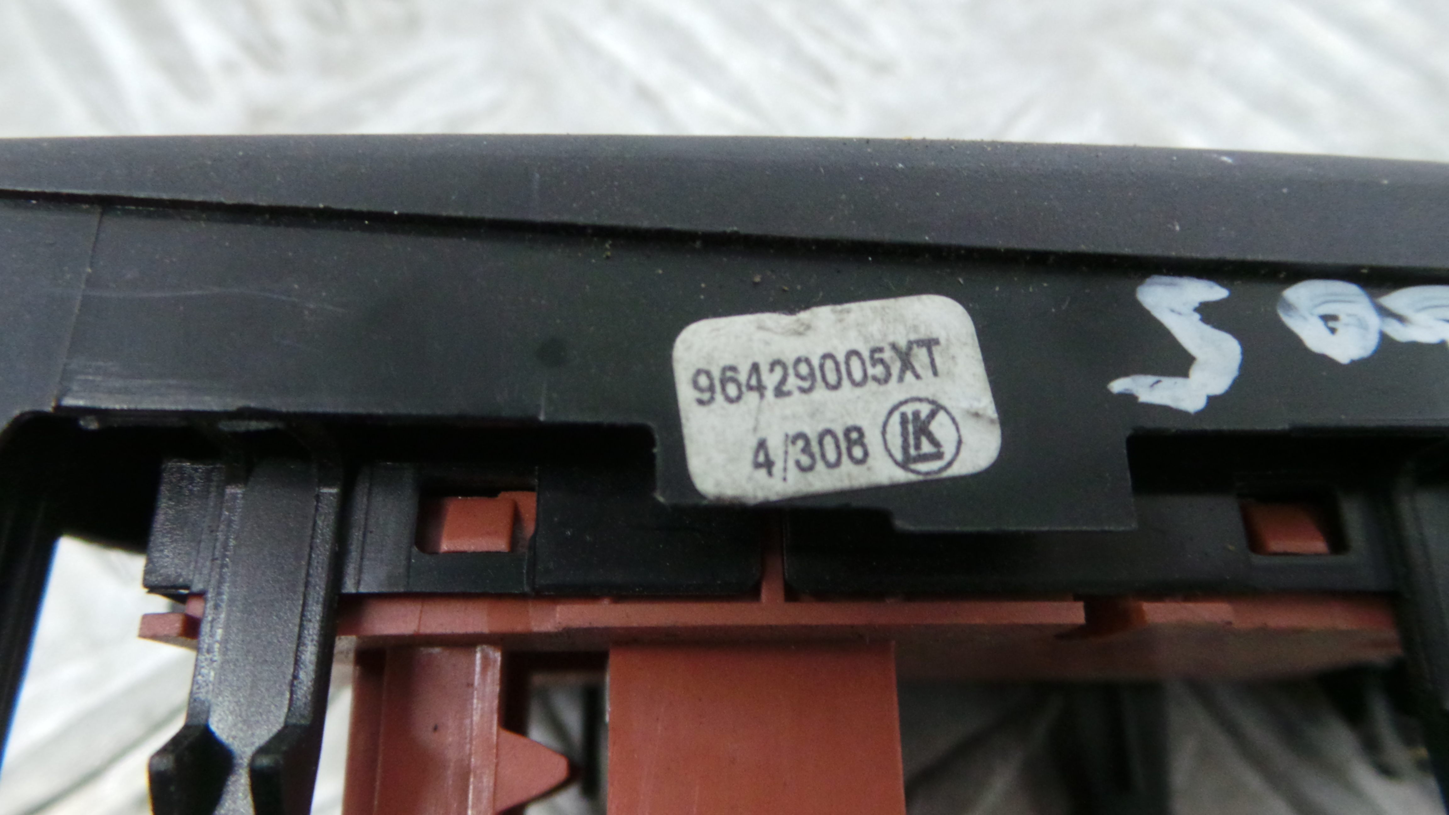 Botões da Consola  96429005XT - CITROËN C2 (JM_)-36763063