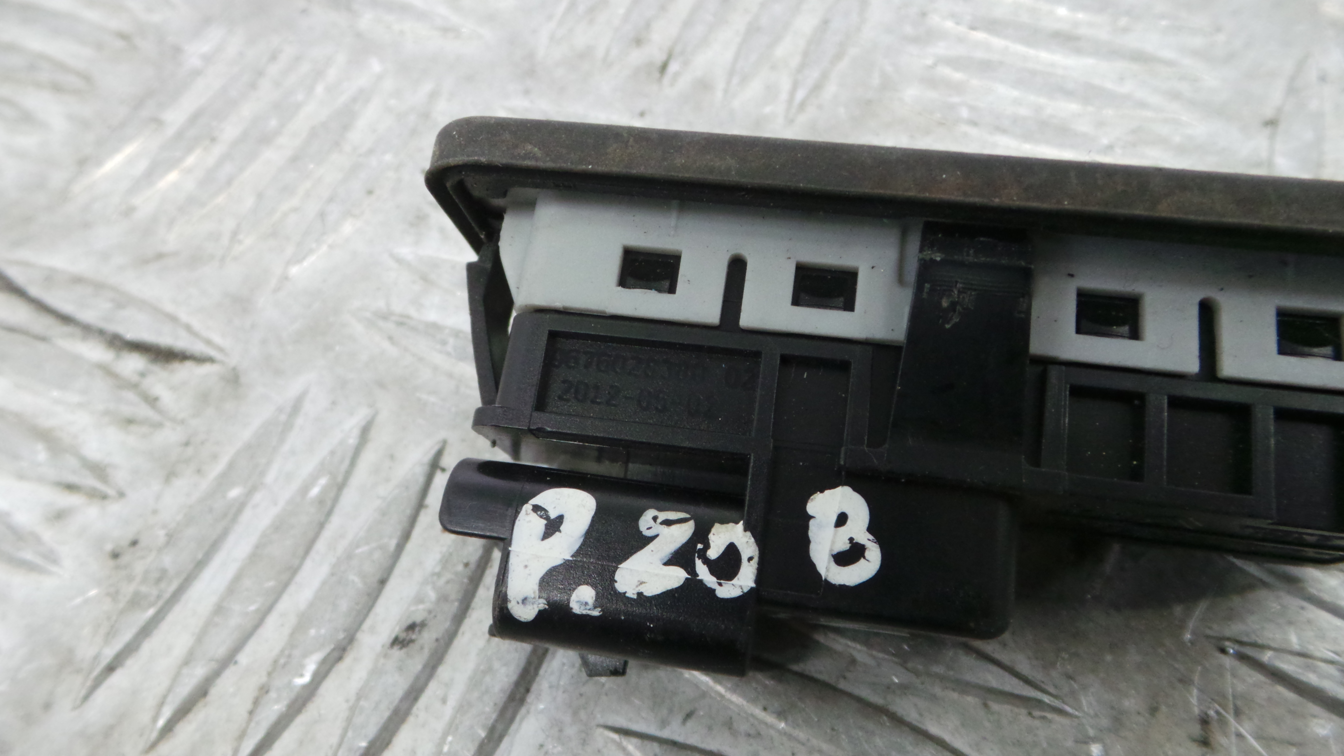 Interruptor / Comando Mala 9676028380 - PEUGEOT 208 I (CA_, CC_)-36763066