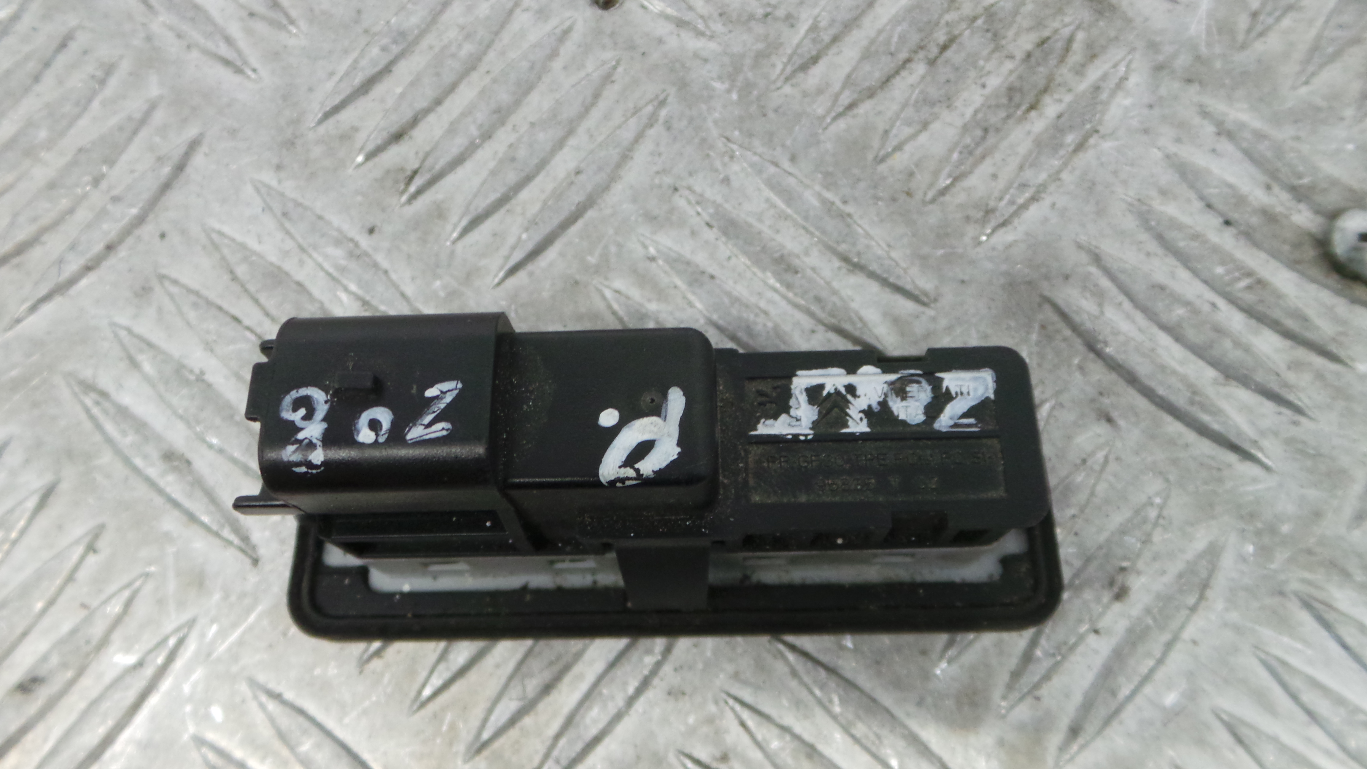 Interruptor / Comando Mala 9676028380 - PEUGEOT 208 I (CA_, CC_)-36763069