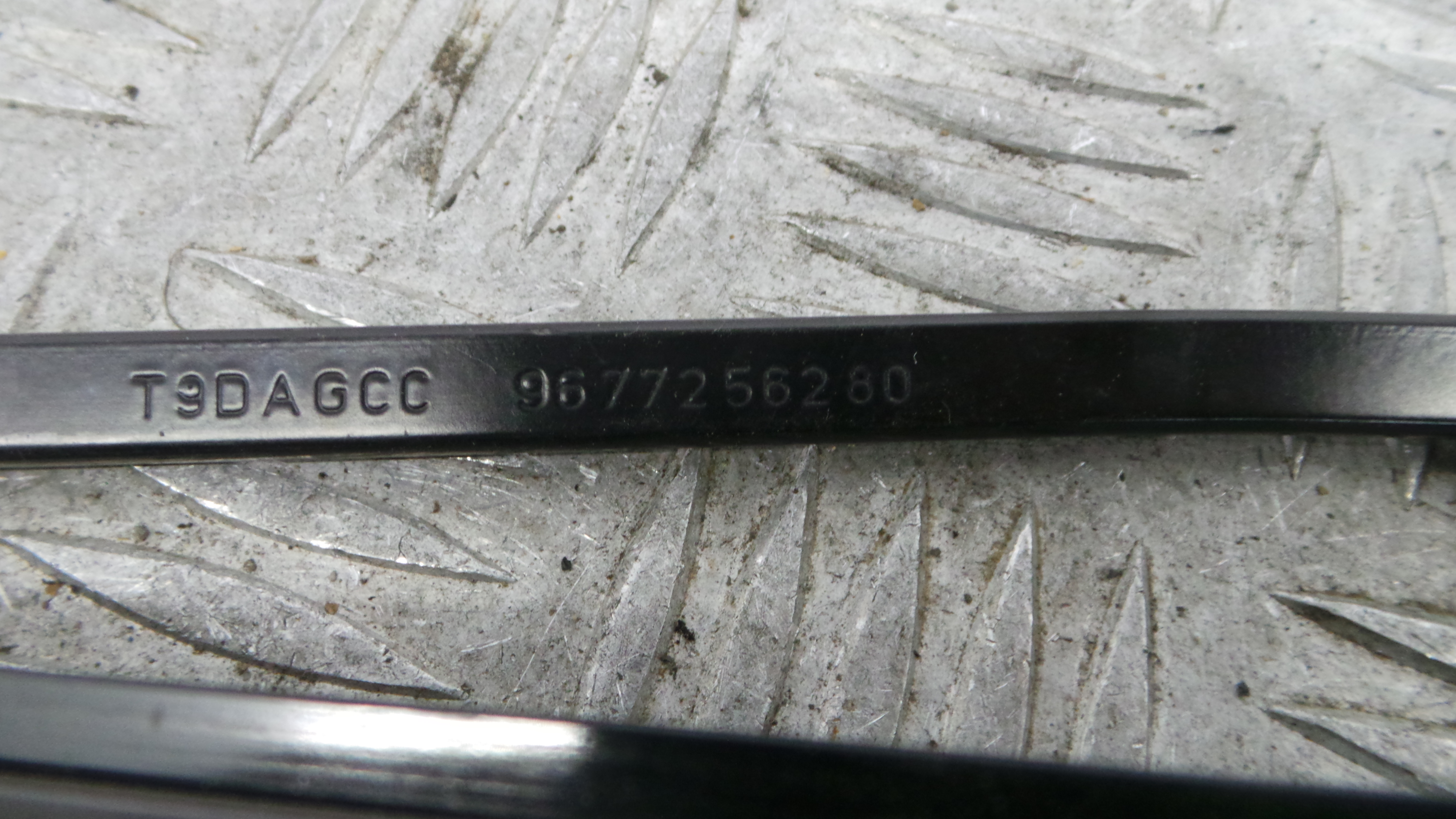 Braço Do Limpa-vidros 9677256280 - PEUGEOT 308 II (LB_, LP_, LW_, LH_, L3_)-36766283