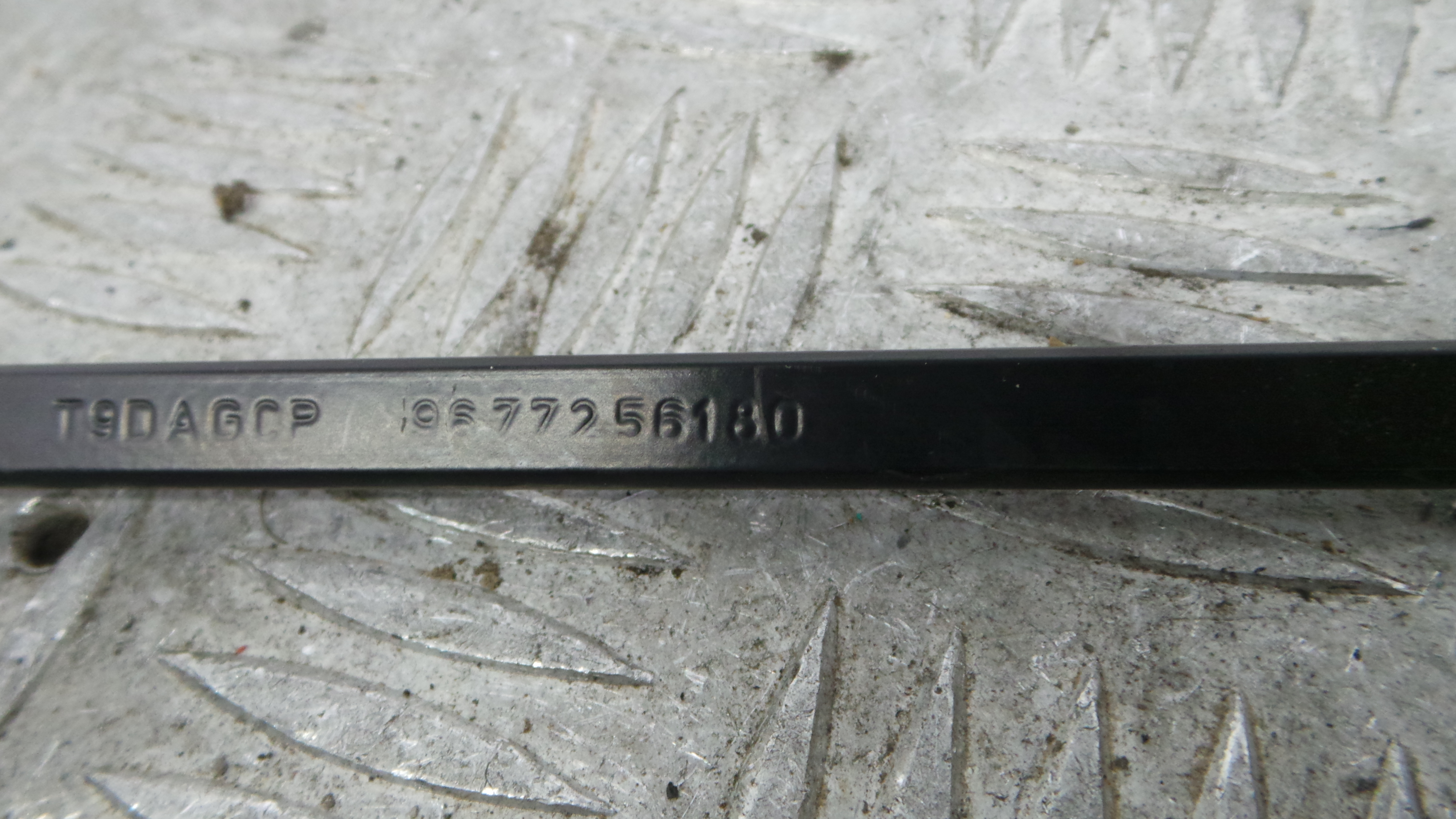 Braço Do Limpa-vidros 9677256180 - PEUGEOT 308 II (LB_, LP_, LW_, LH_, L3_)-36766286