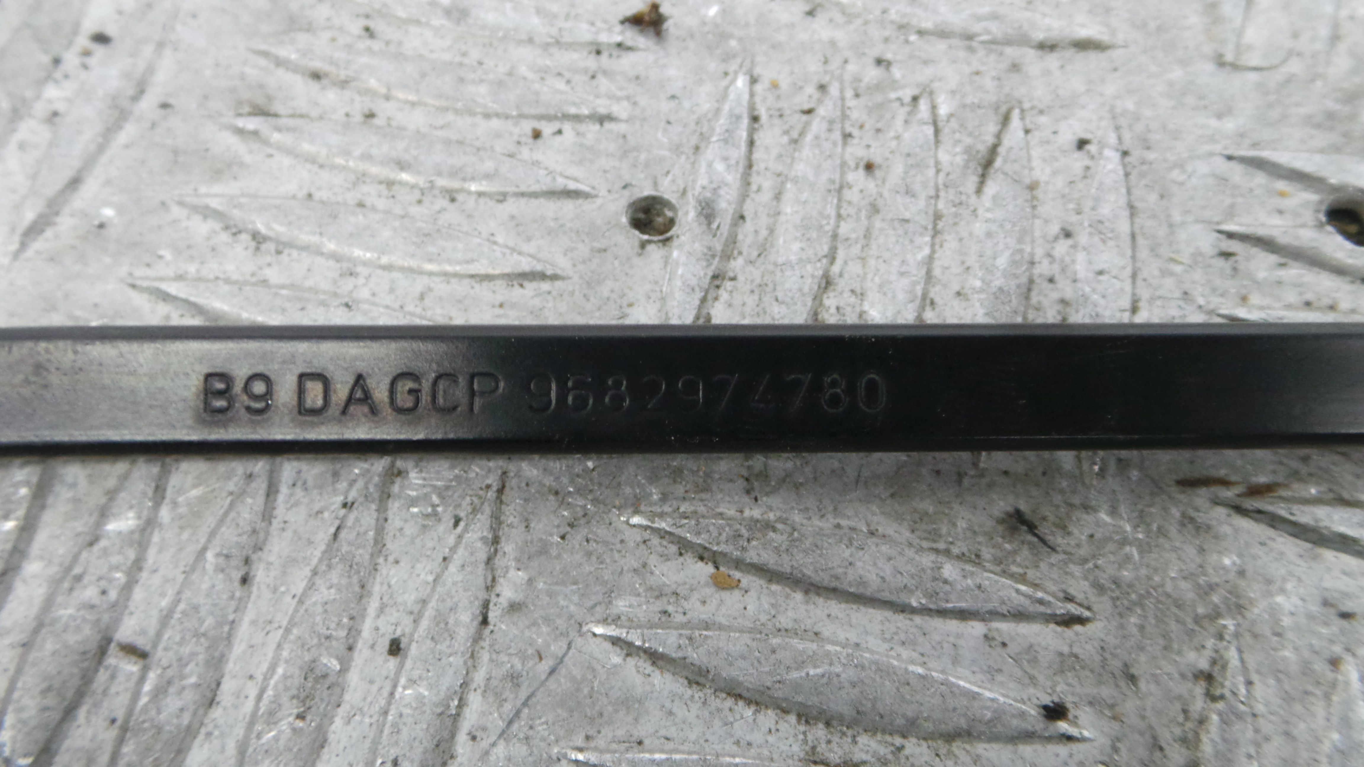 Braço Do Limpa-vidros 9682974780 - CITROËN BERLINGO Caixa/monovolume (B9)-36766314