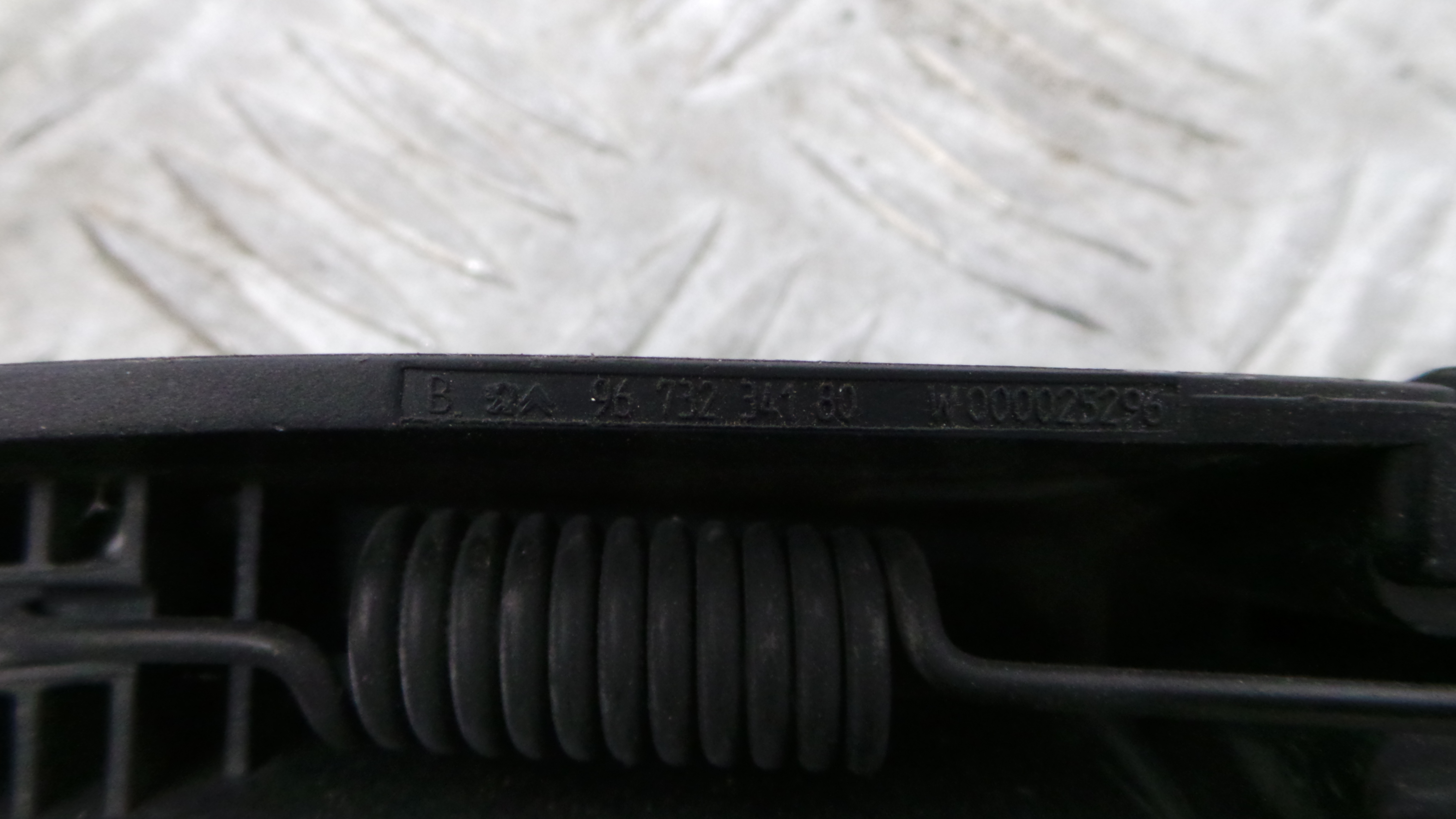 Braço Traseiro Para Brisas 9673234180 - PEUGEOT 208 I (CA_, CC_)-36772618