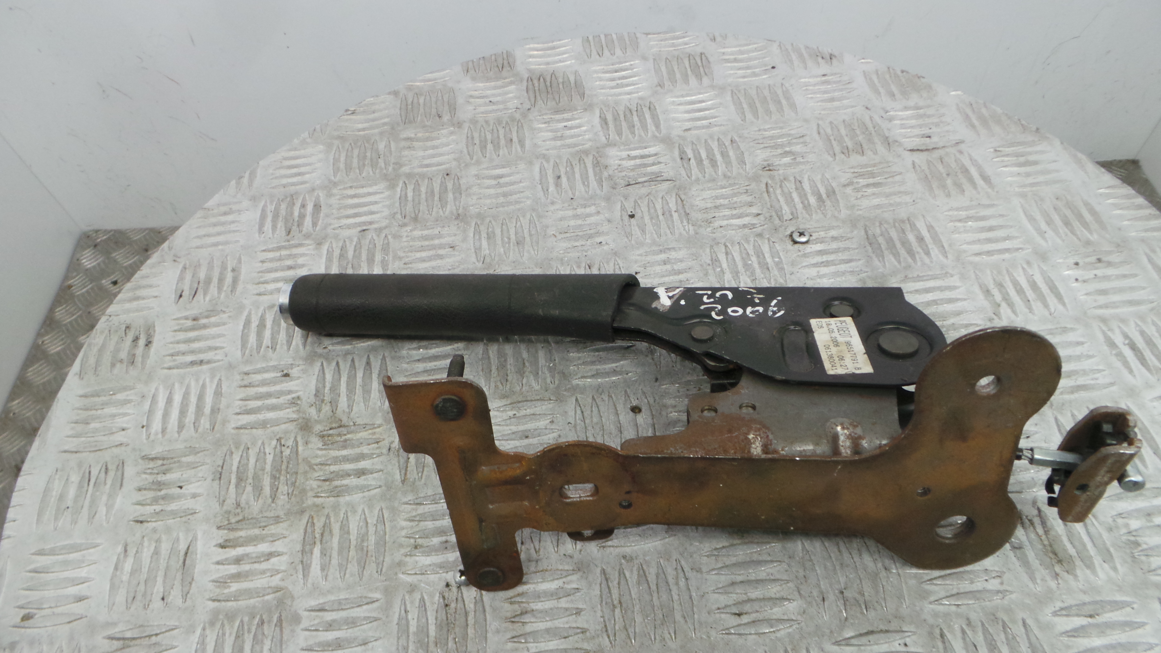 Travão de Mão 96517791B - PEUGEOT 207 (WA_, WC_), 207/207+ (WA_, WC_)-36776337