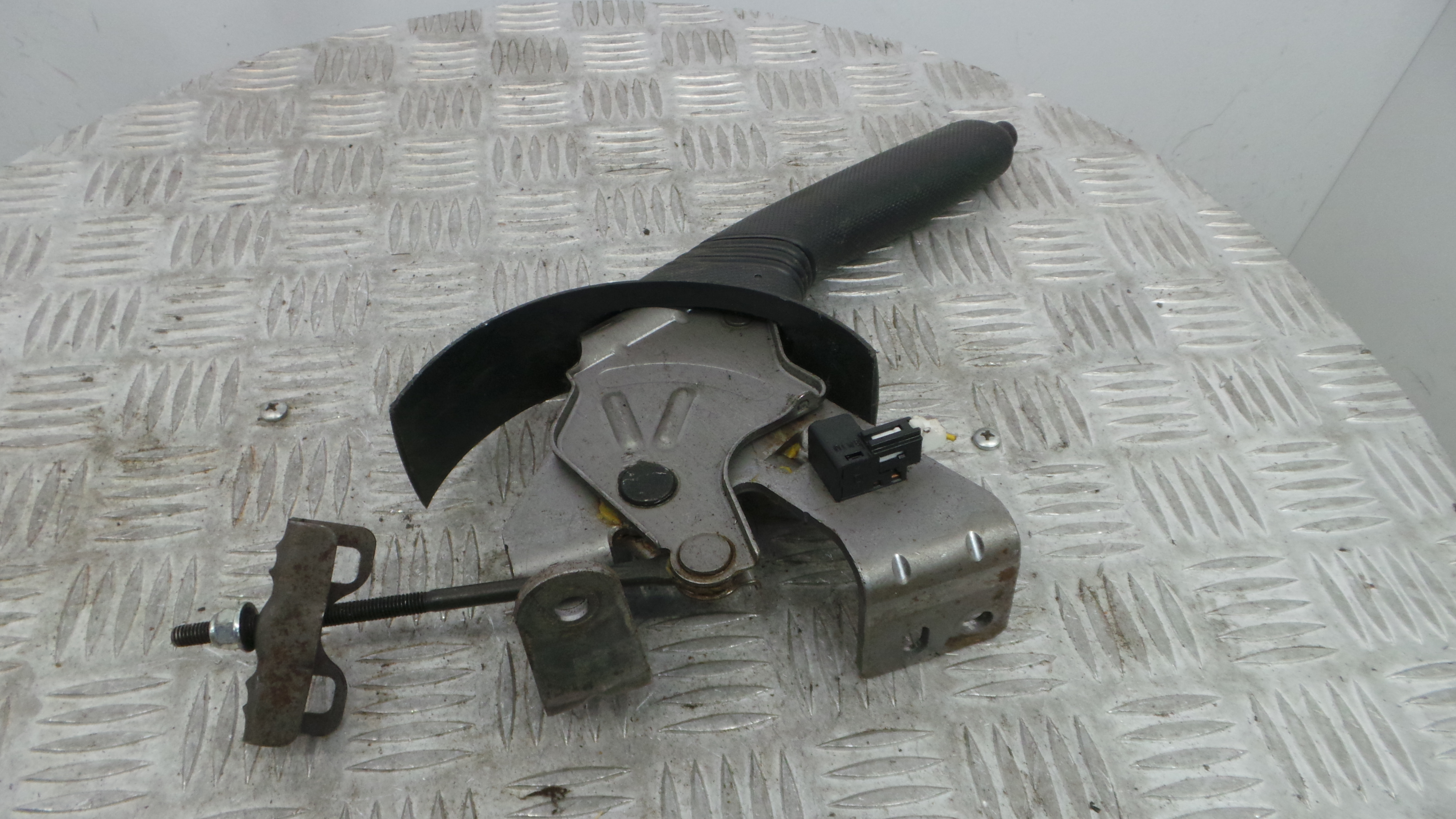 Travão de Mão  4701A0 - PEUGEOT 107 (PM_, PN_)-36776391