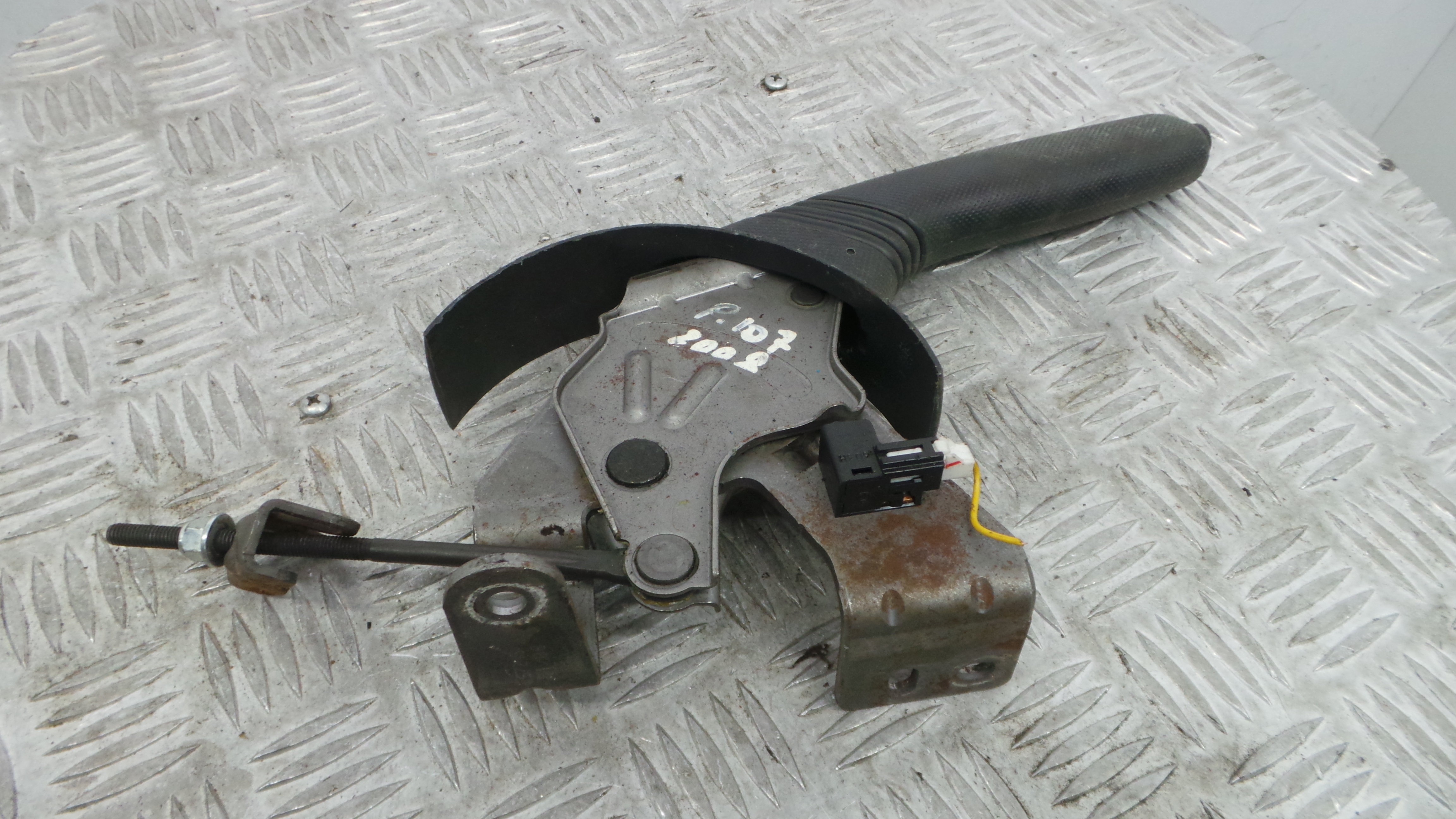 Travão de Mão  4701A0 - PEUGEOT 107 (PM_, PN_)-36776393