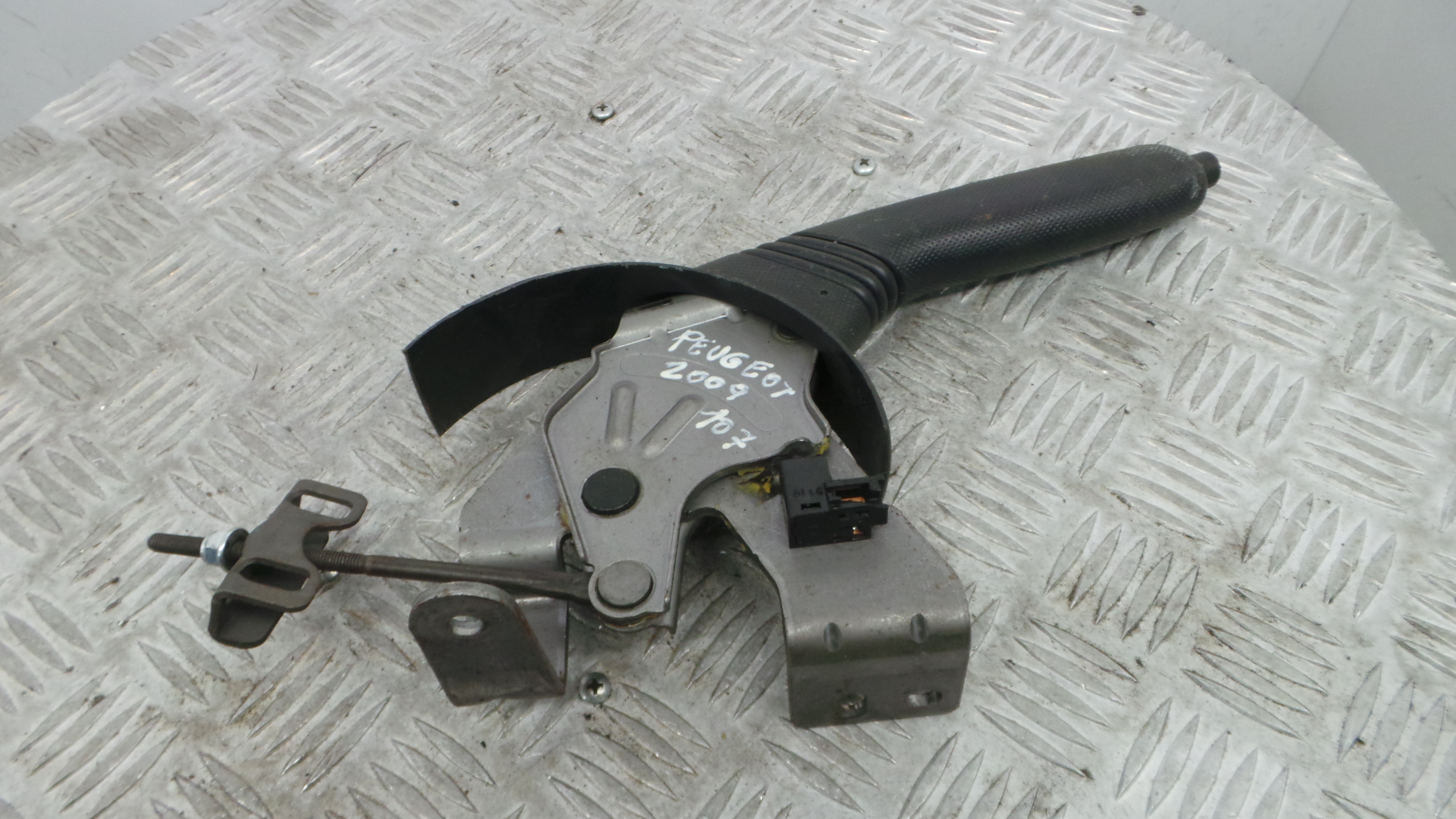 Travão de Mão  4701A0 - PEUGEOT 107 (PM_, PN_)-36776395