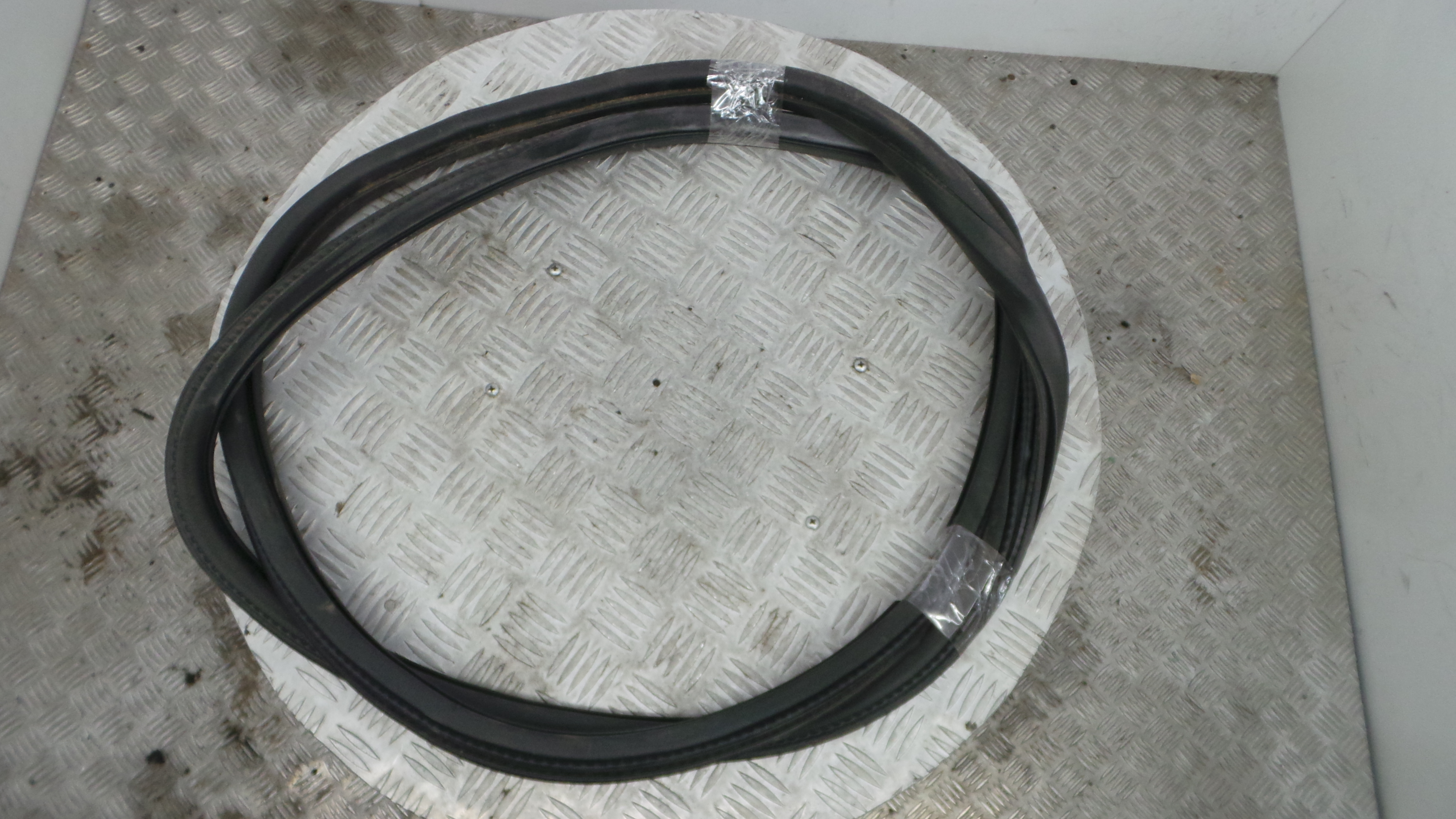 Borracha Porta Tras Esquerda 9673170080 - PEUGEOT 208 I (CA_, CC_)-36780803