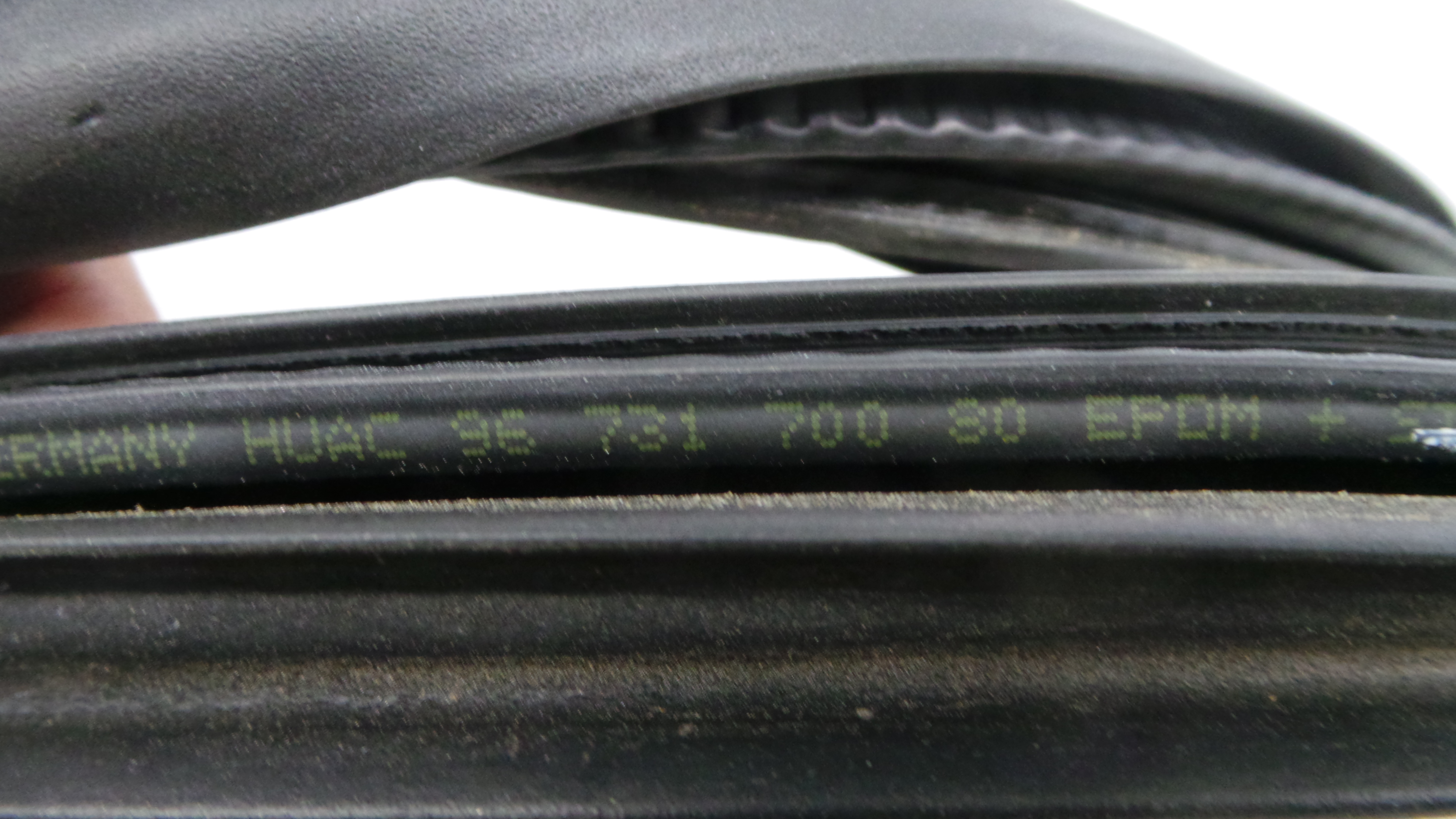 Borracha Porta Tras Esquerda 9673170080 - PEUGEOT 208 I (CA_, CC_)-36780803