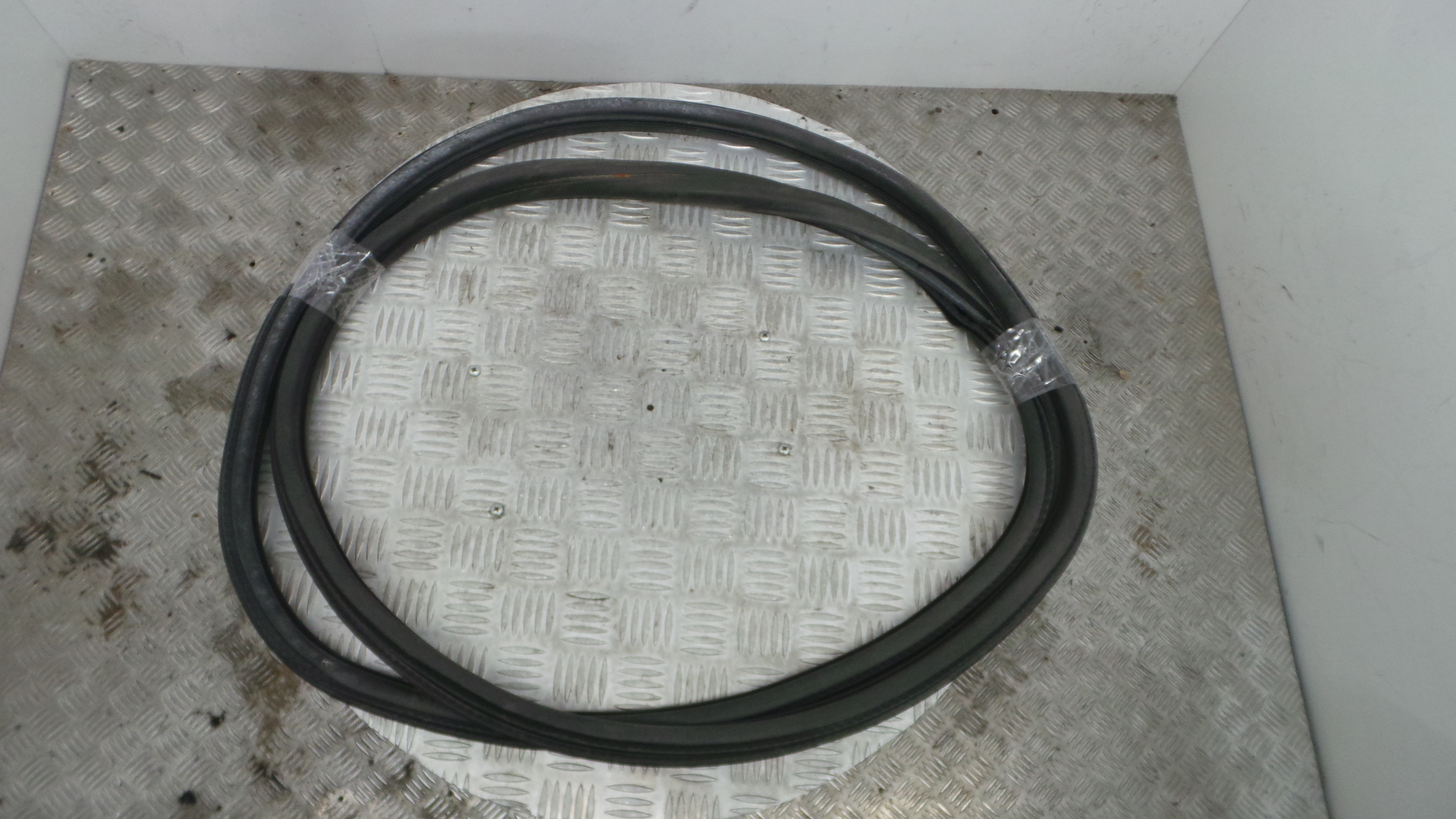 Borracha Porta Frente Direita 9673084680 - PEUGEOT 208 I (CA_, CC_)-36780809