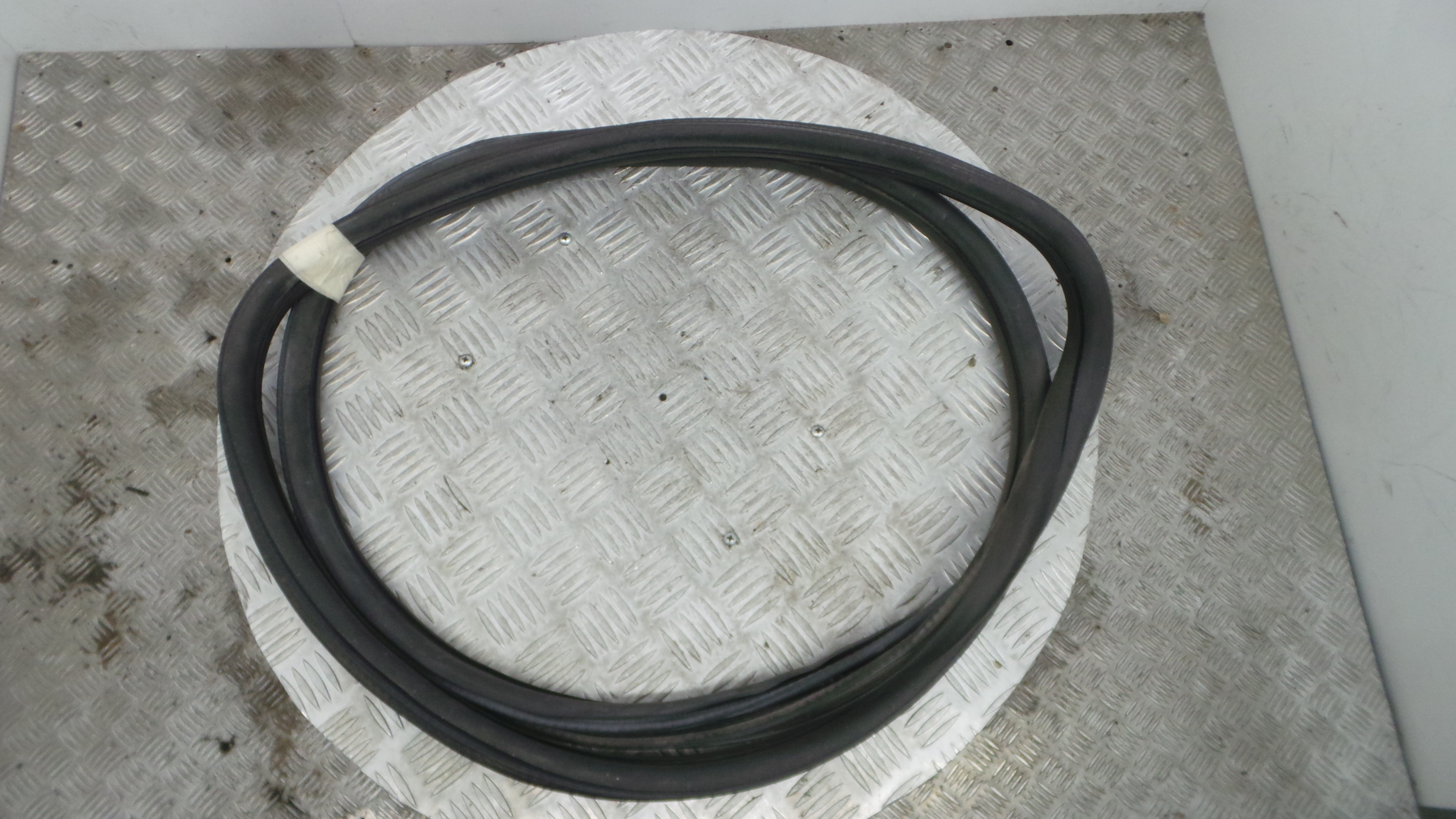 Borracha Porta Tras Esquerda 9673170080 - PEUGEOT 208 I (CA_, CC_)-36780821