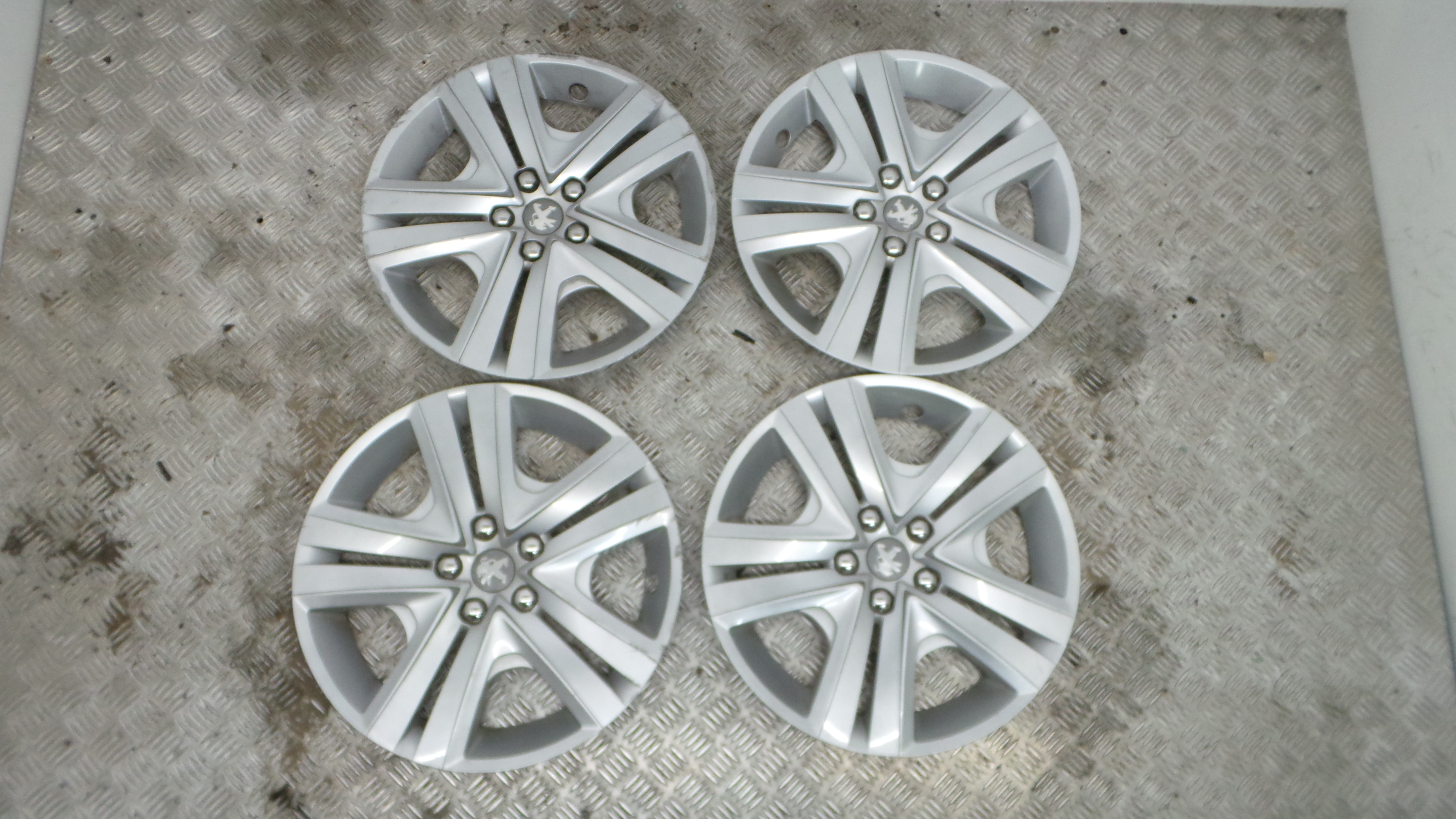 Tampões das rodas 9812533777 - PEUGEOT 2008 I (CU_)-36780832