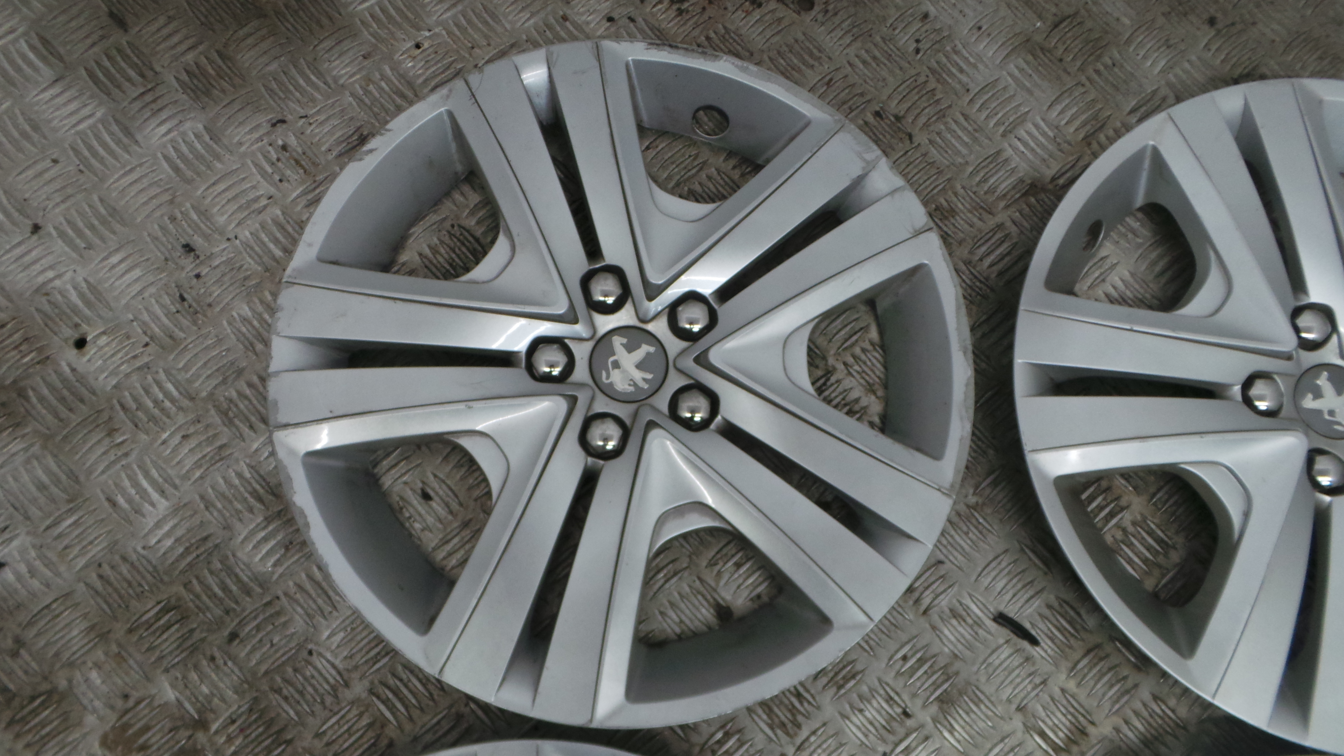 Tampões das rodas 9812533777 - PEUGEOT 2008 I (CU_)-36780832