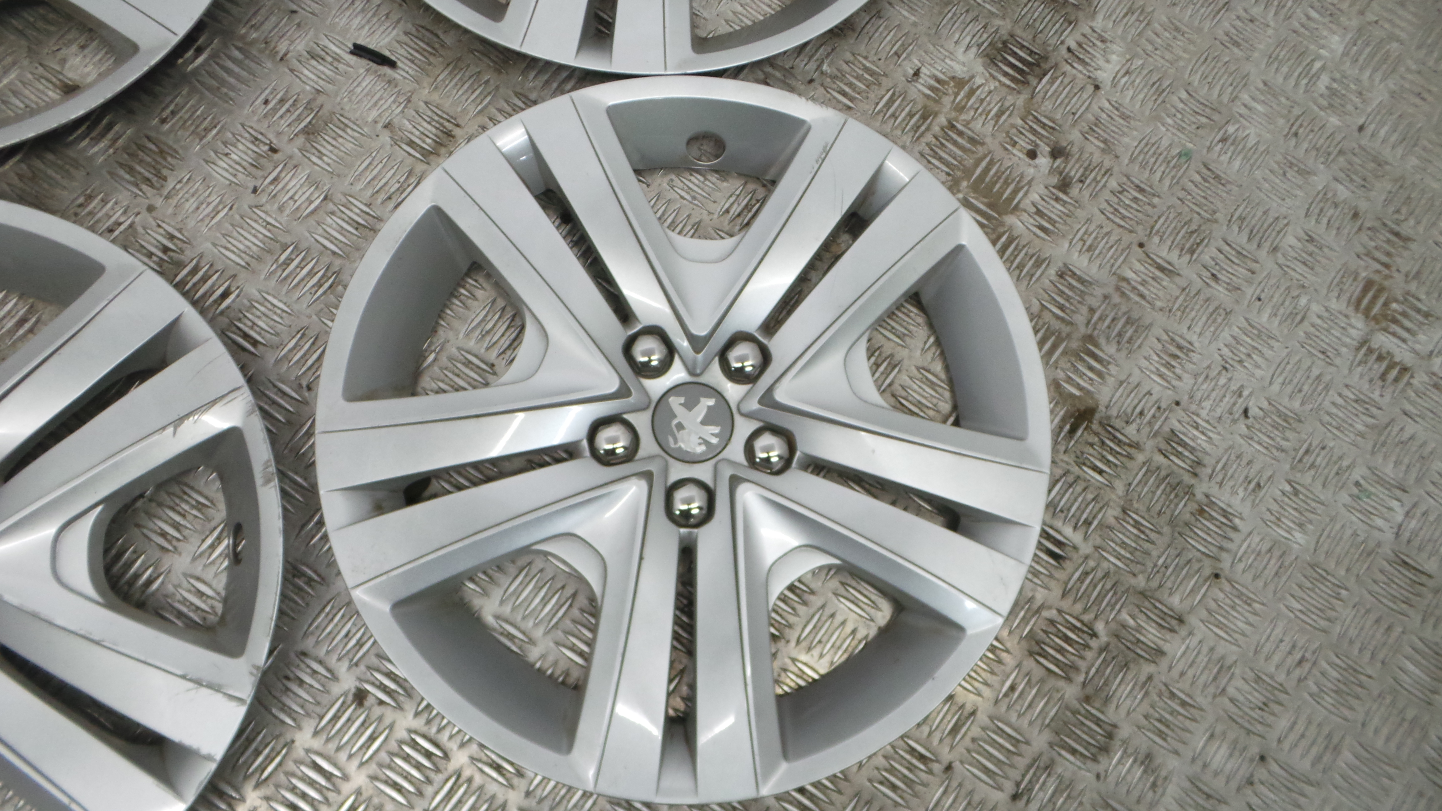 Tampões das rodas 9812533777 - PEUGEOT 2008 I (CU_)-36780832