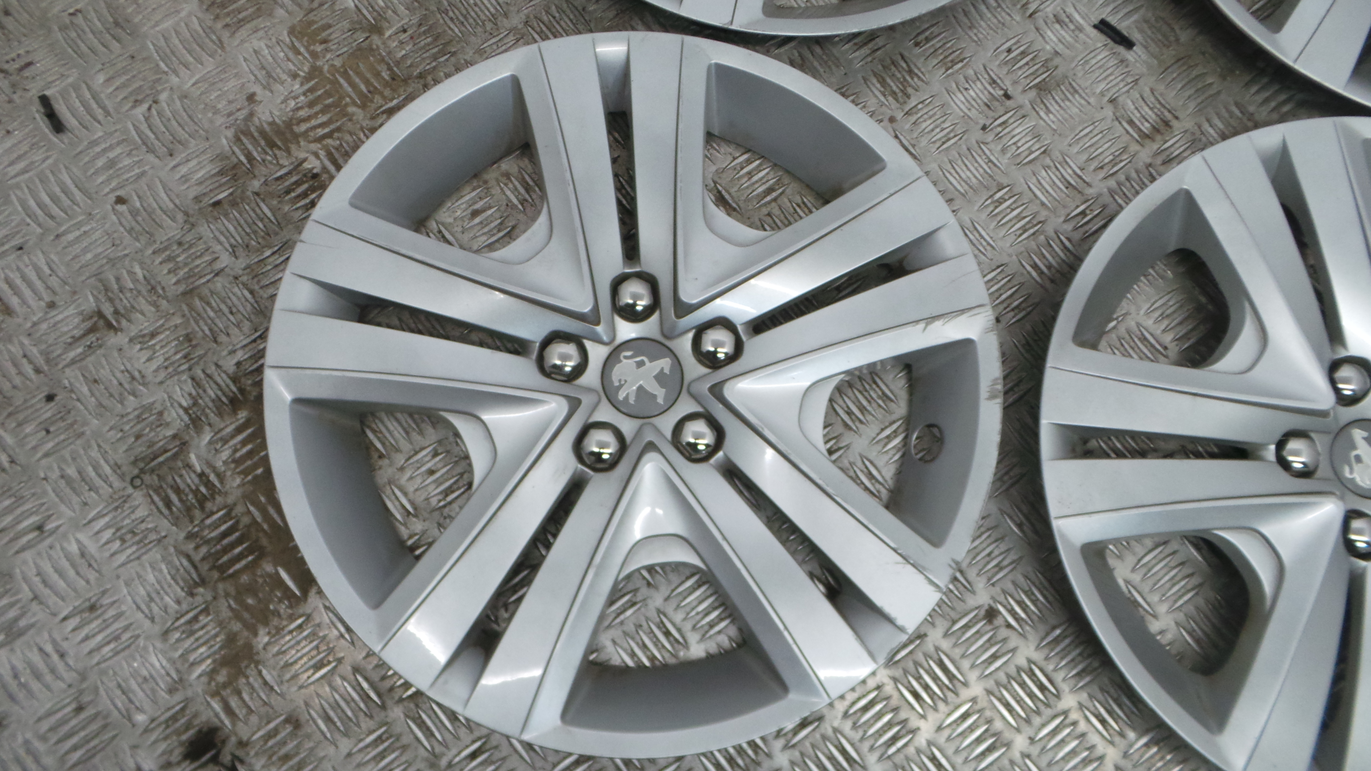 Tampões das rodas 9812533777 - PEUGEOT 2008 I (CU_)-36780832