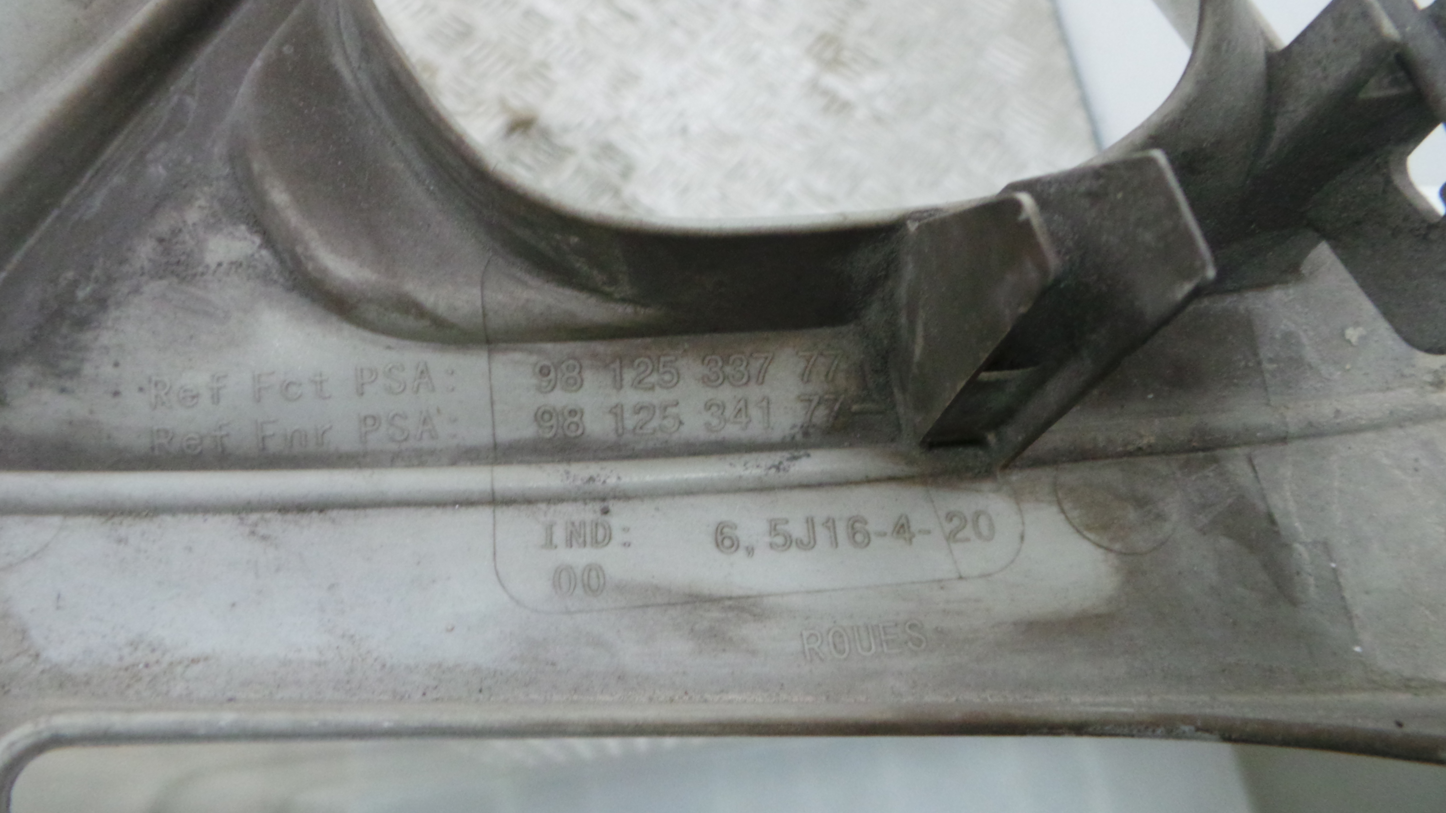 Tampões das rodas 9812533777 - PEUGEOT 2008 I (CU_)-36780832