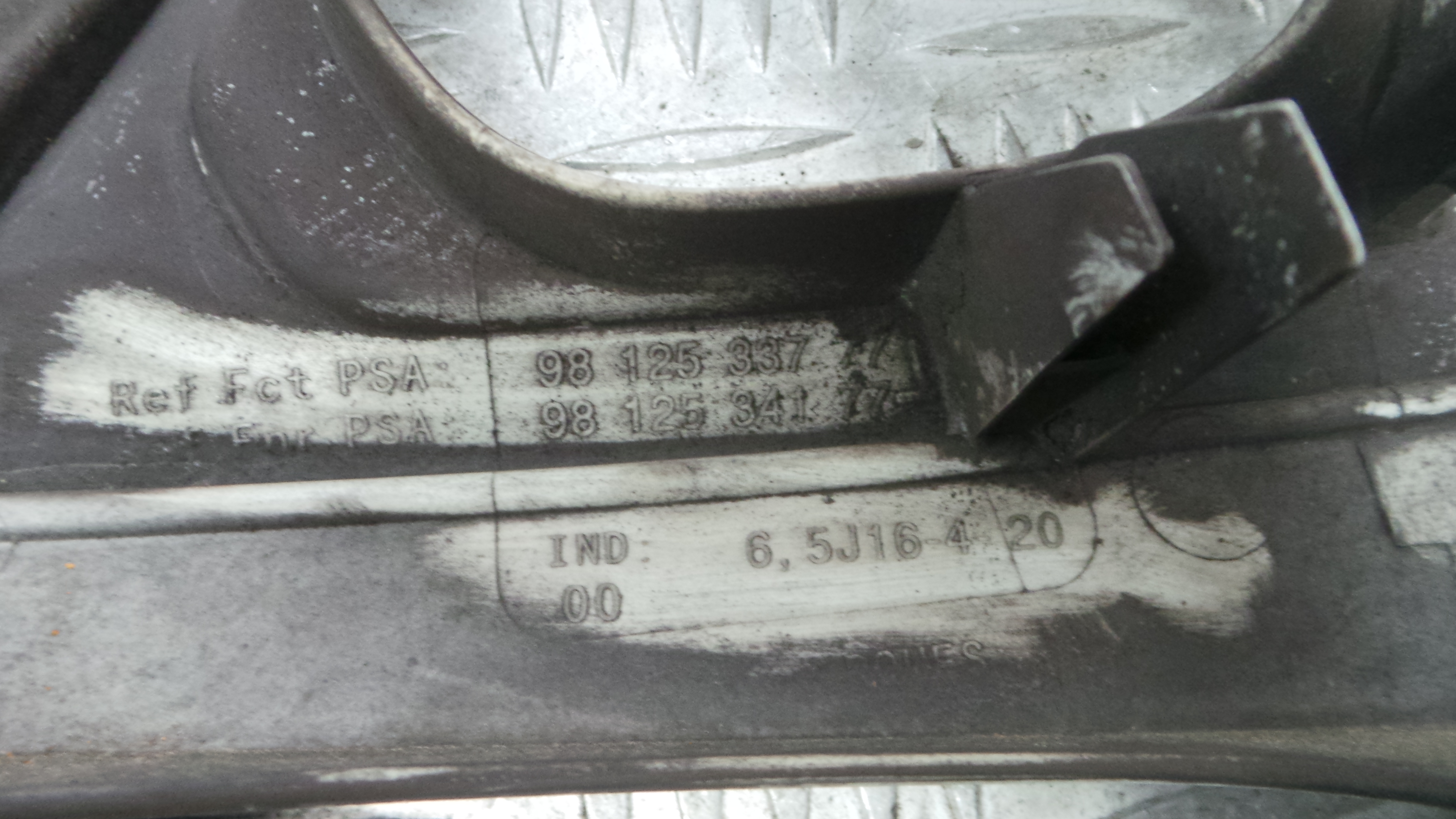 Tampões das rodas 9812533777 - PEUGEOT 2008 I (CU_)-36780904